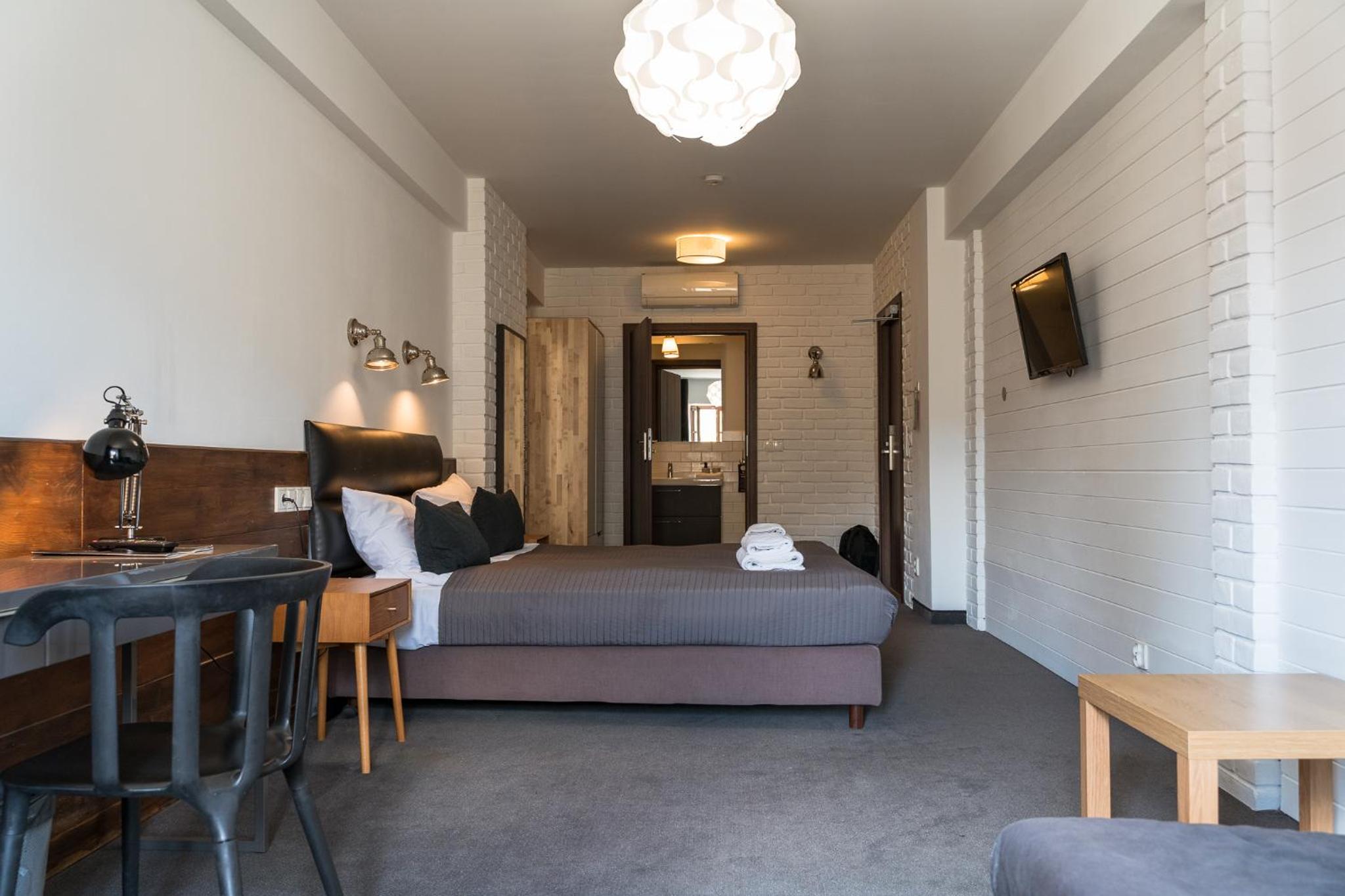 Superior Double or Twin Room with City View - Photo 2