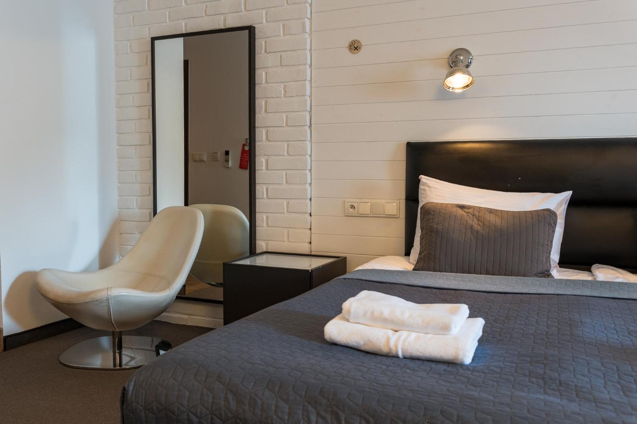 Superior Double or Twin Room with City View - Photo 6