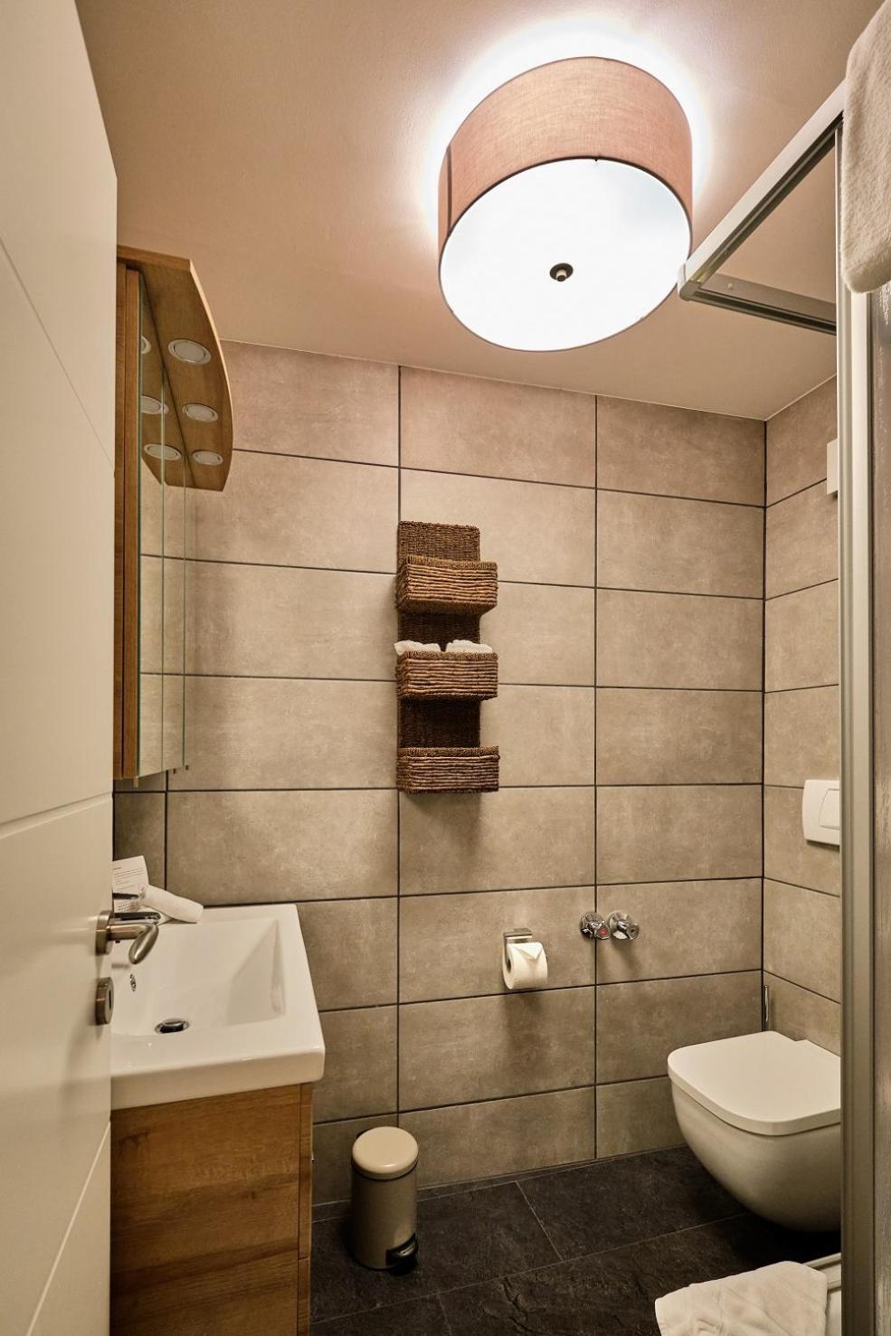 Deluxe Twin Room - Photo 9