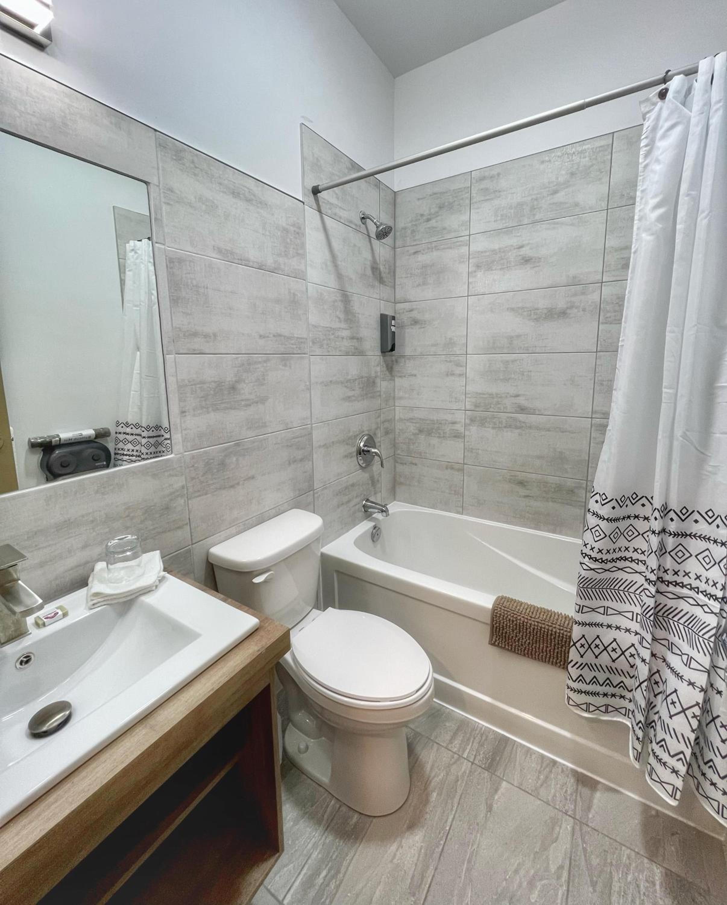 Queen Room - Photo 7