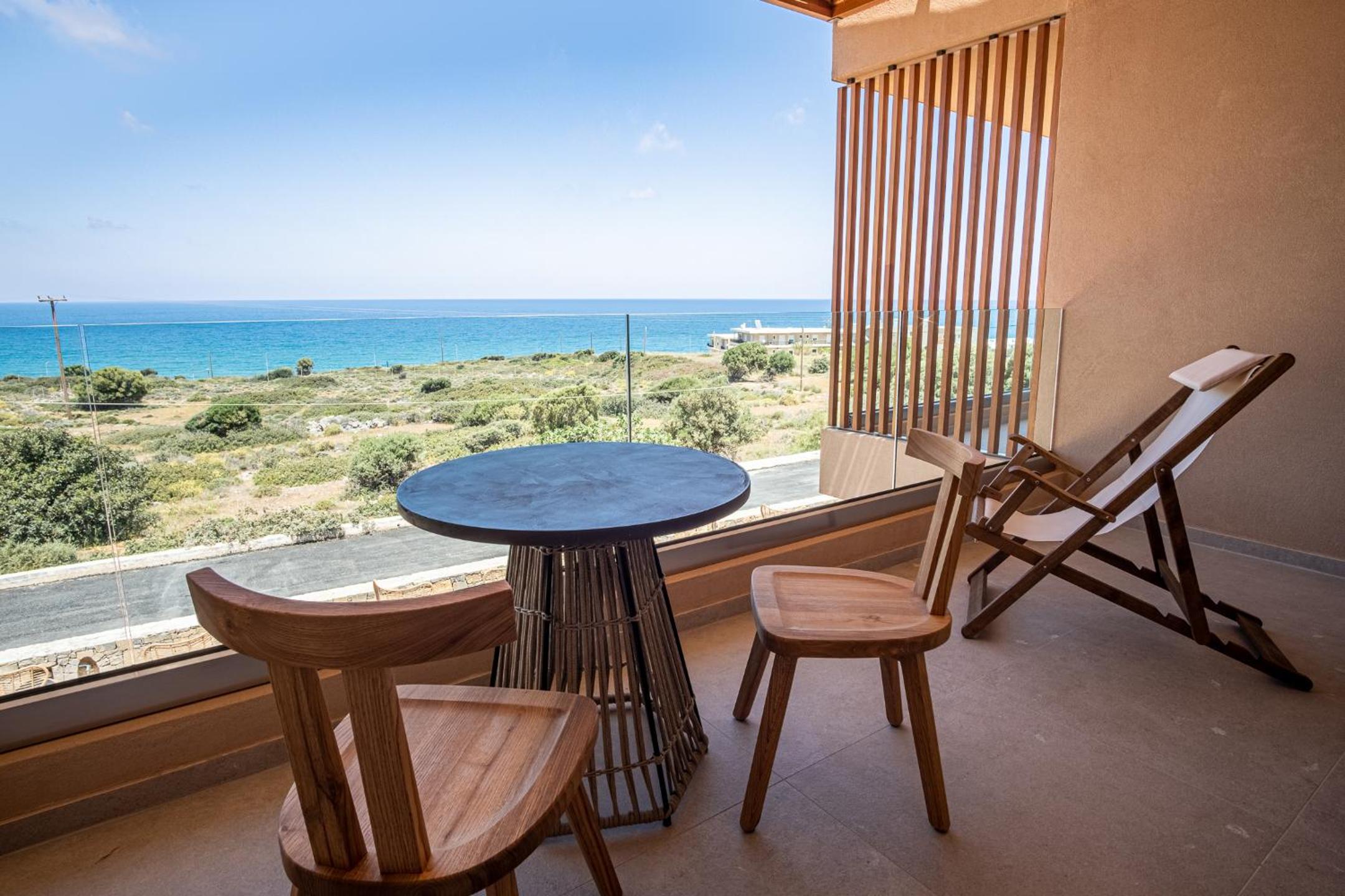 Superior Room with Balcony and Sea View - Photo 6
