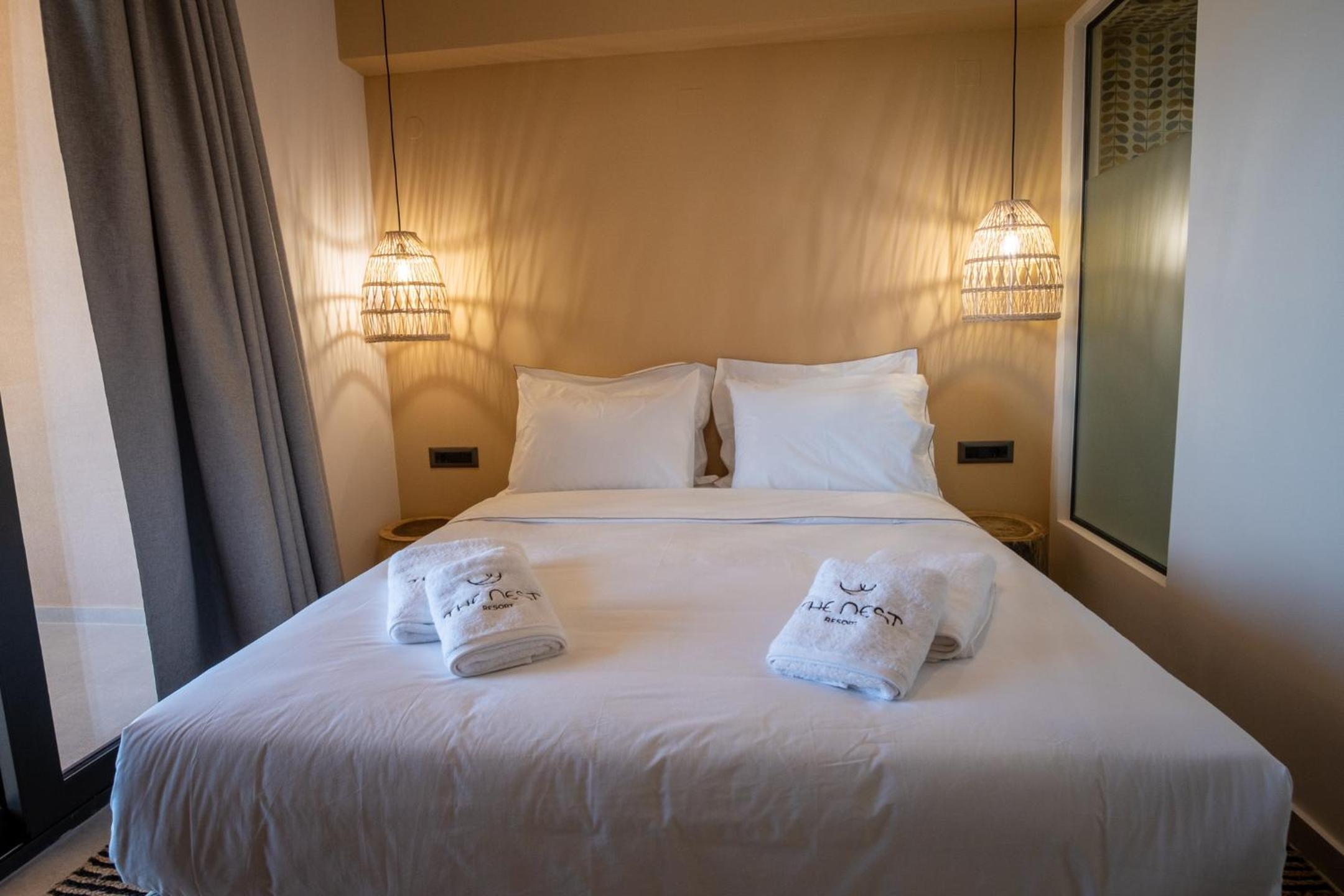Standard Room with Balcony - Photo 4