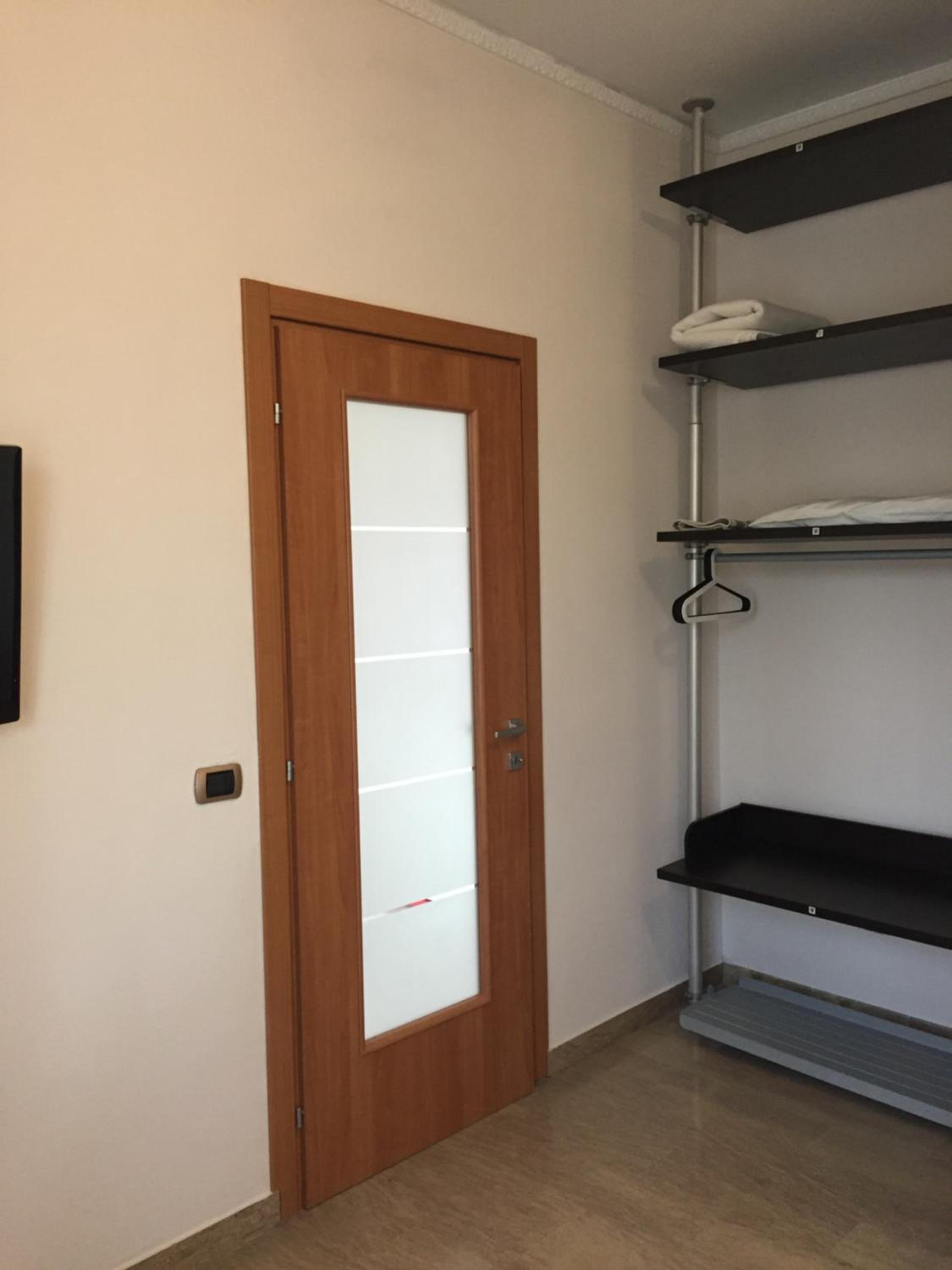 Twin Room with Private Bathroom photo 2
