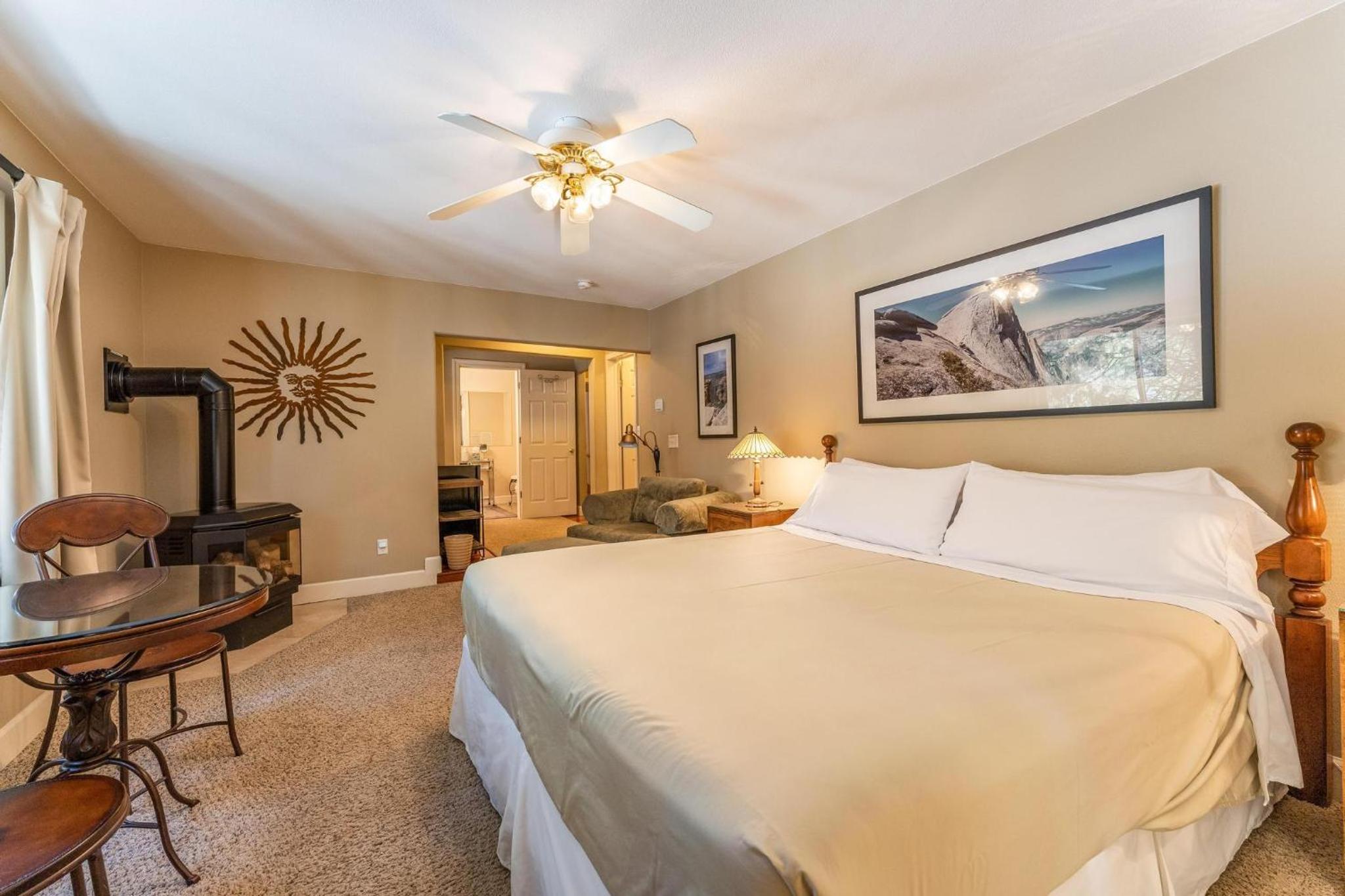 King Room with Balcony photo 2