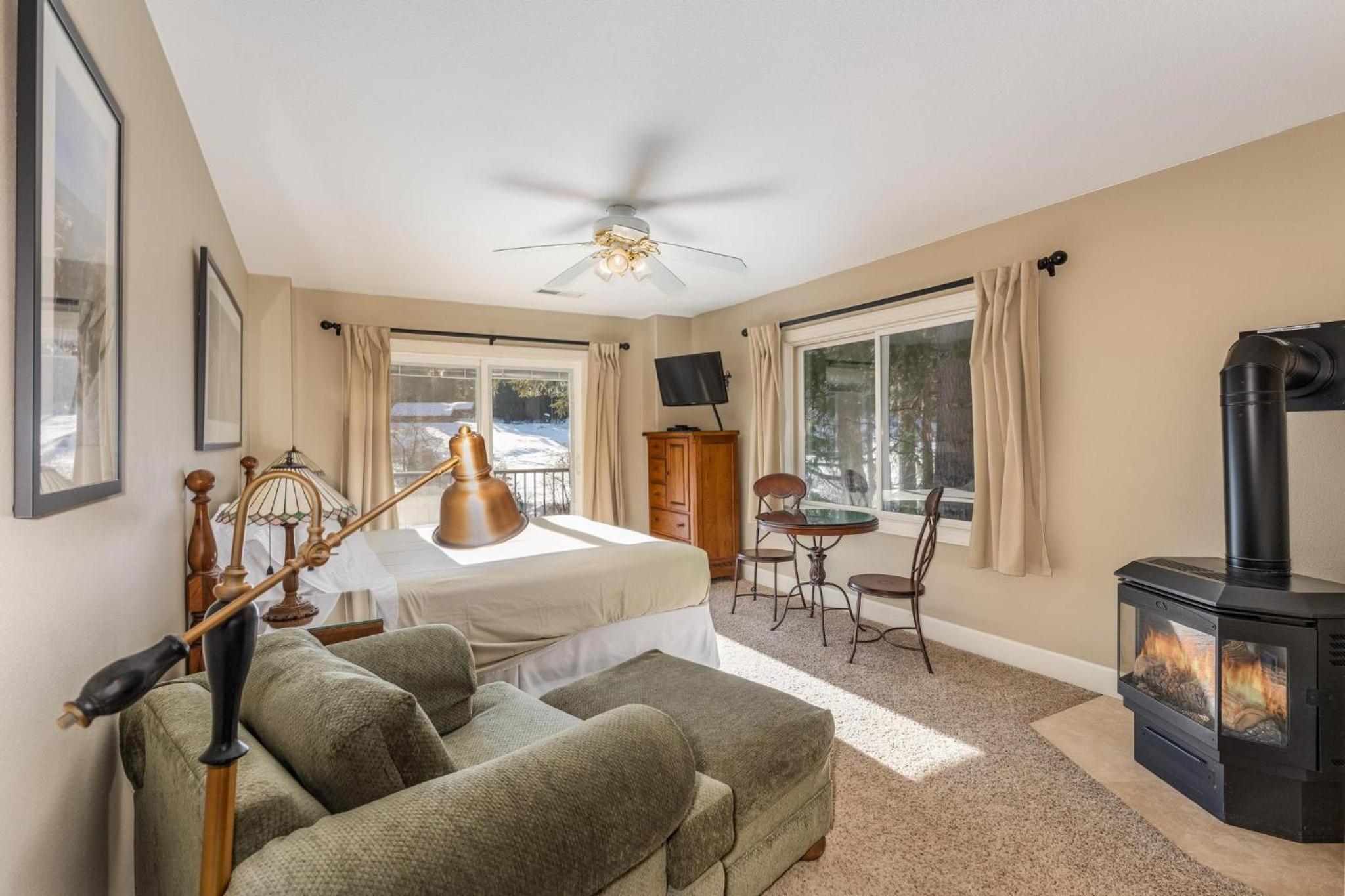 King Room with Balcony photo 1