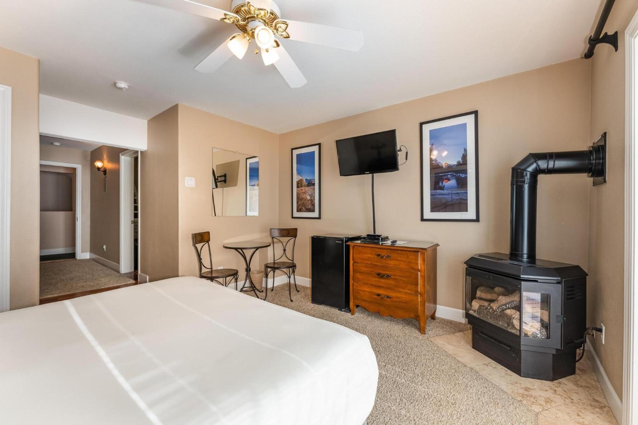 Queen Room with Balcony photo 1