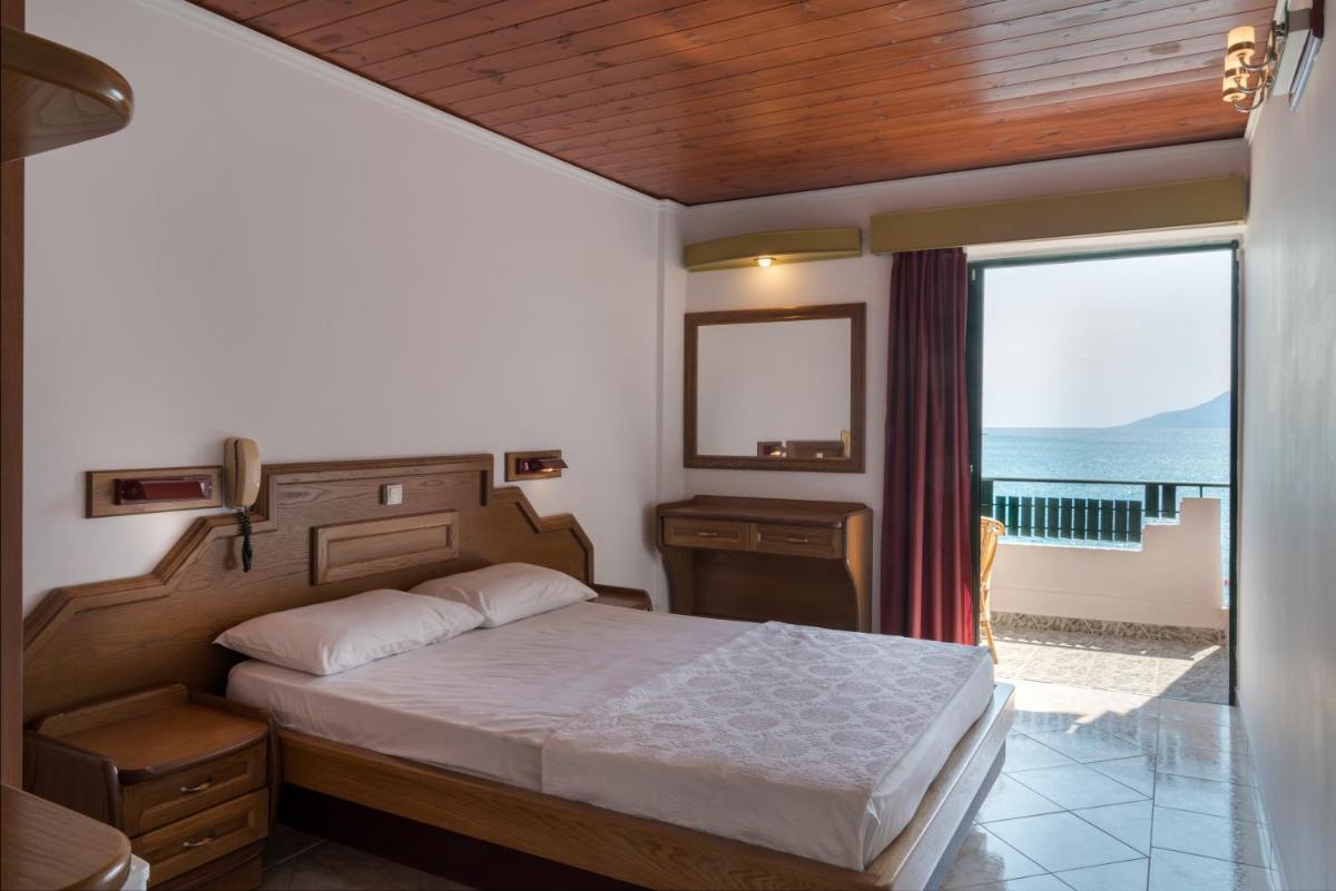 Double Room with Balcony and Sea View photo 2