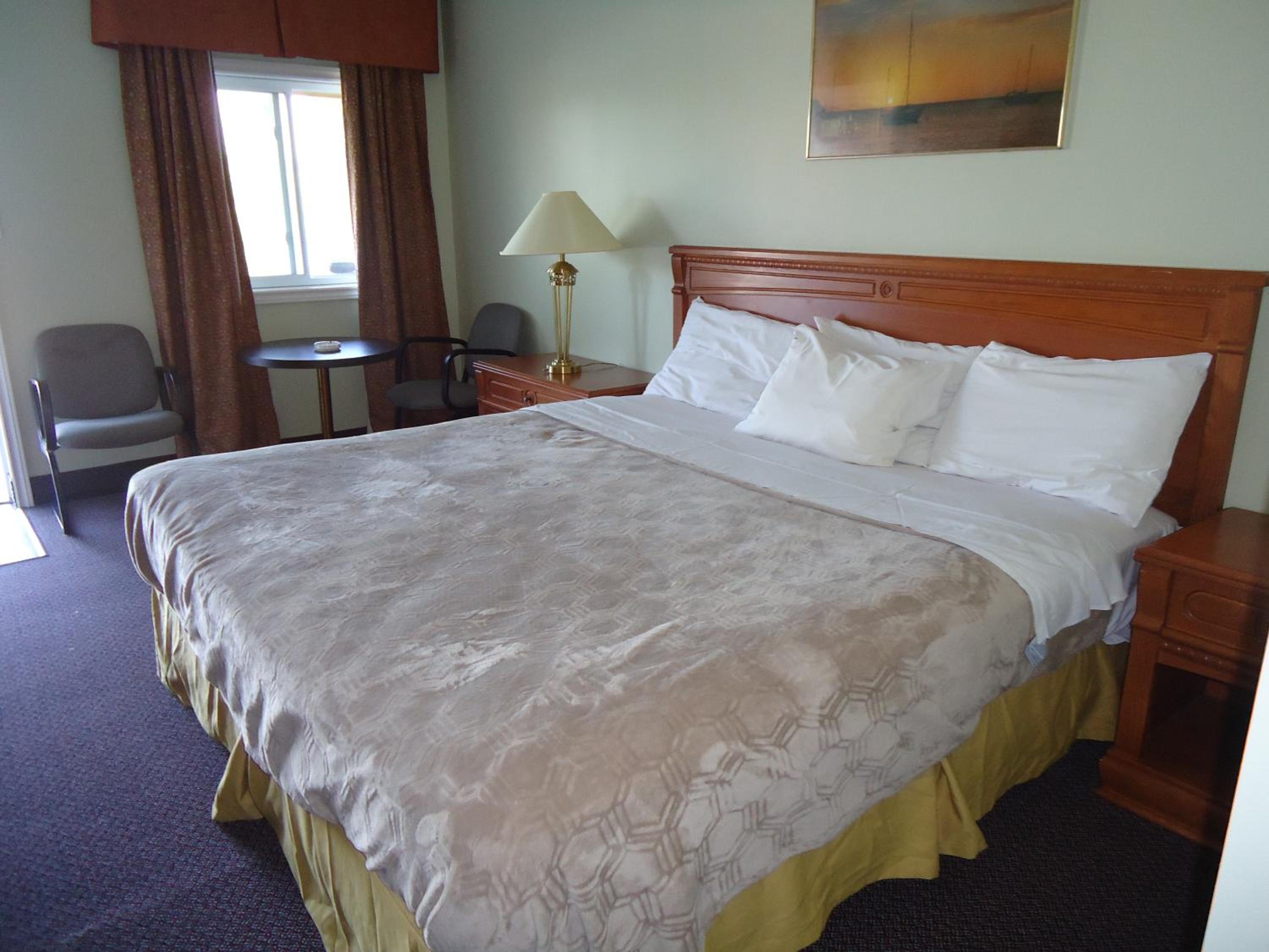 King Room - Non-Smoking photo 3