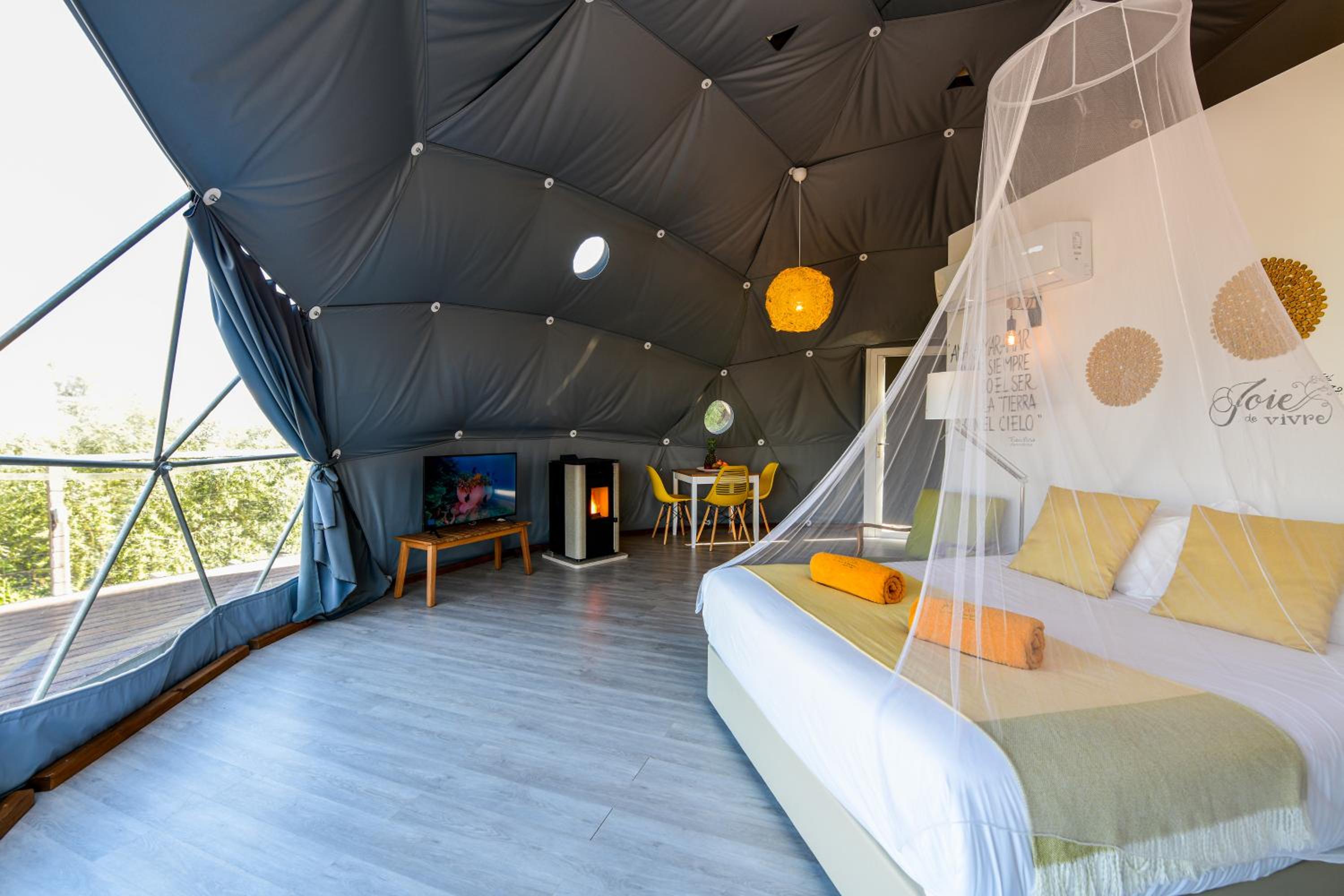 Dome Couple