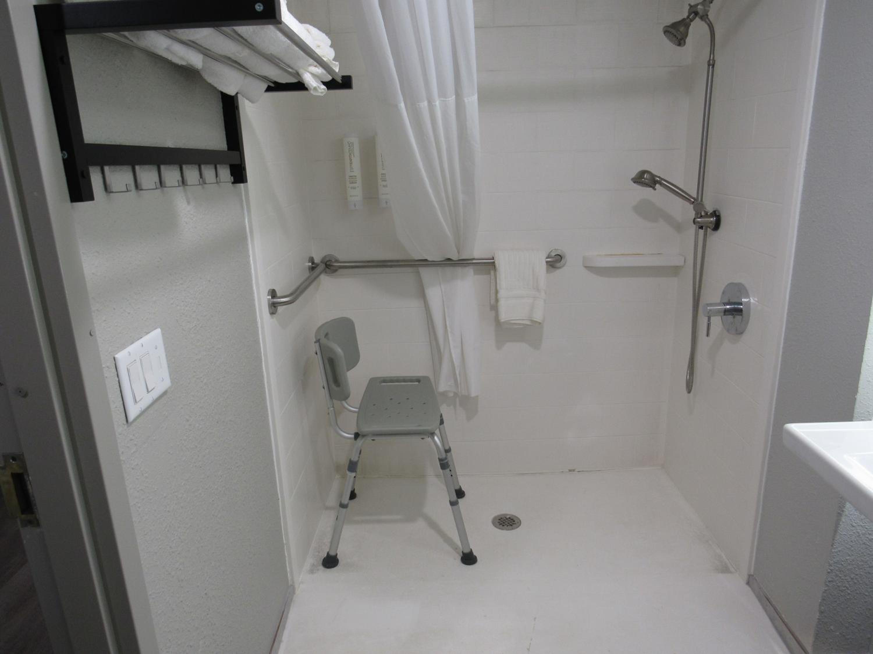 Double Room with Two Double Beds and Chair - Accessible/Non Smoking - Photo 1