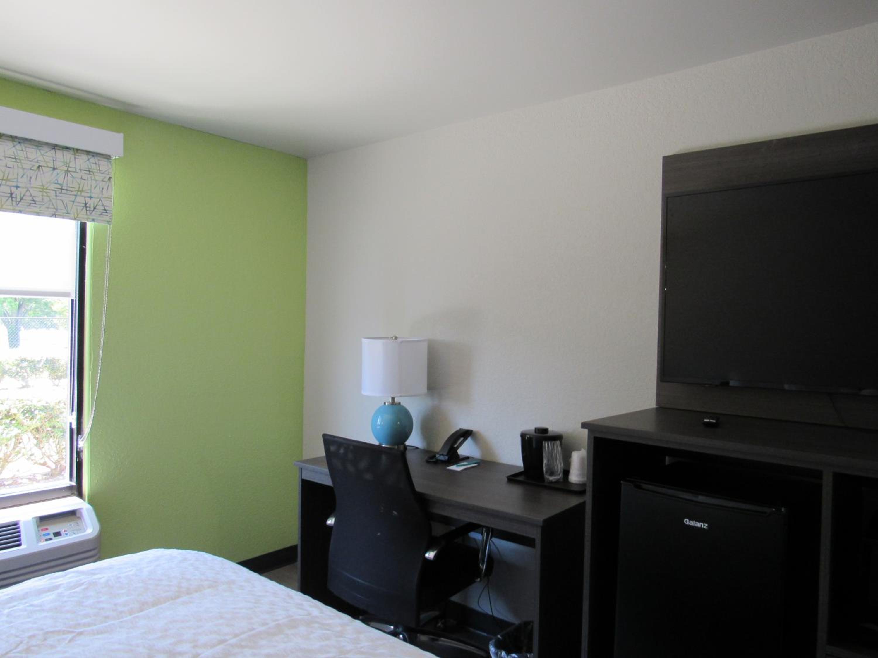 Double Room with Two Double Beds and Chair - Non-Smoking - Photo 1