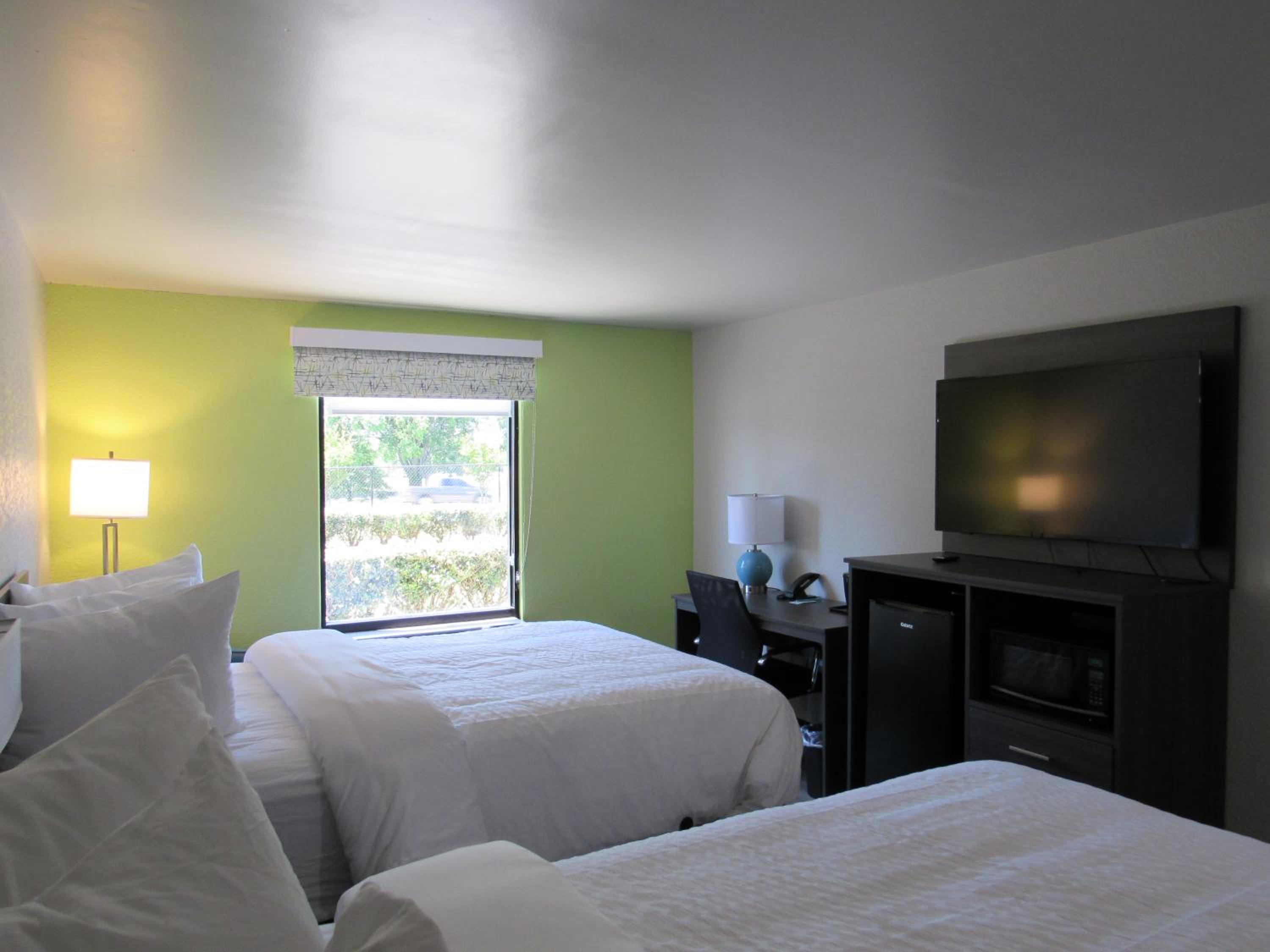 Double Room with Two Double Beds and Chair - Non-Smoking - Photo 2