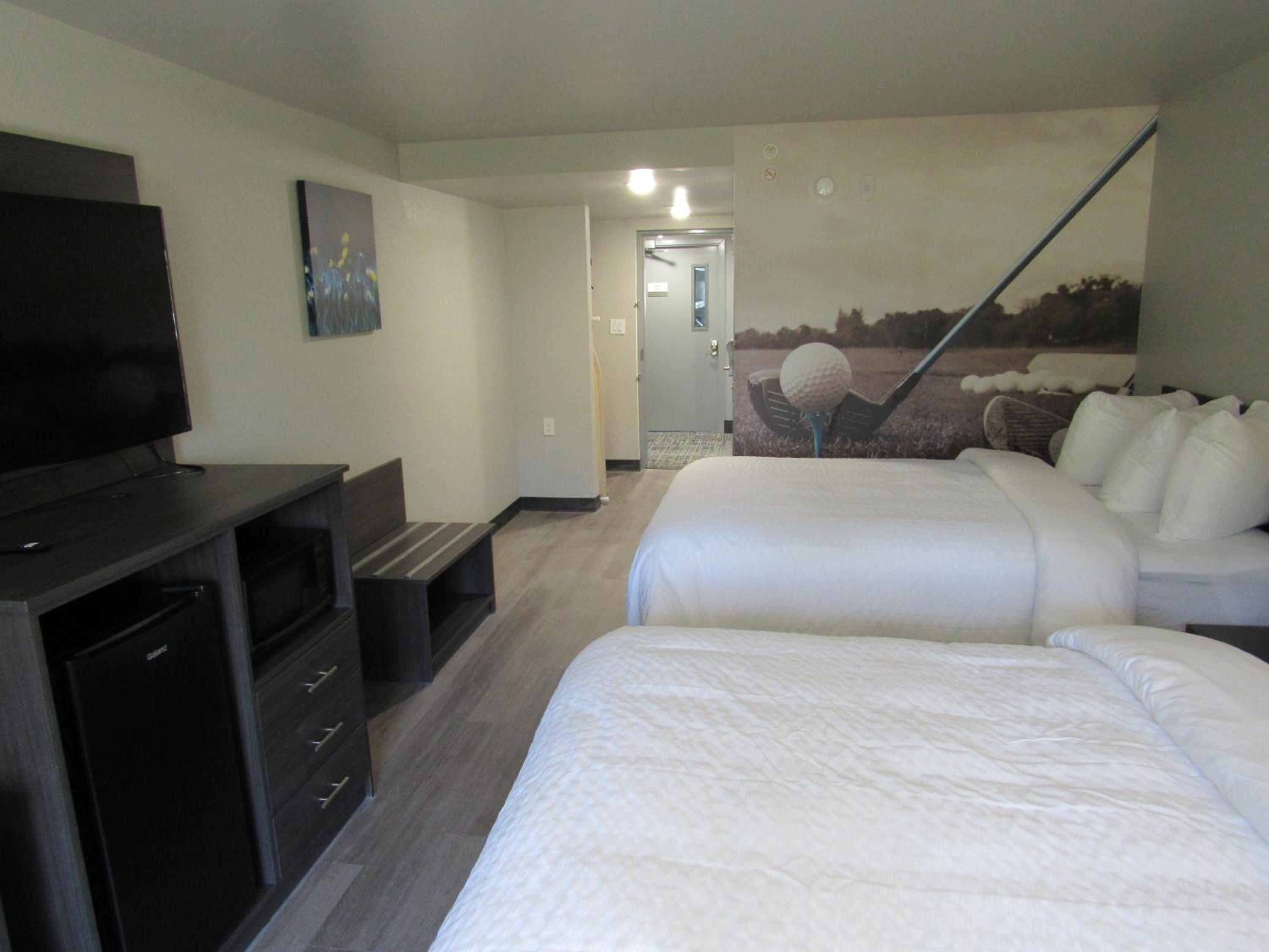 Double Room with Two Double Beds and Chair - Non-Smoking - Photo 3