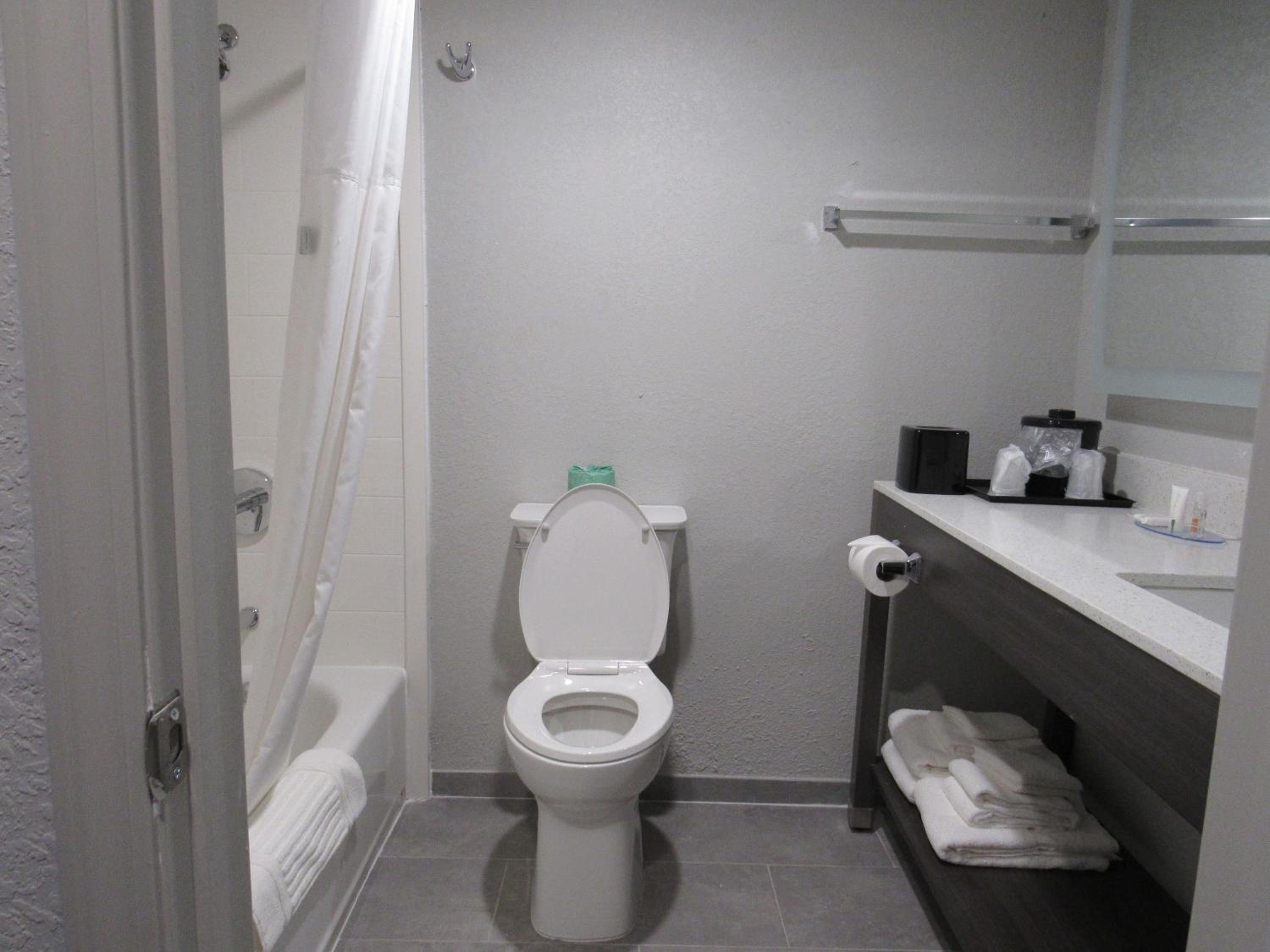Double Room with Two Double Beds and Chair - Non-Smoking - Photo 4