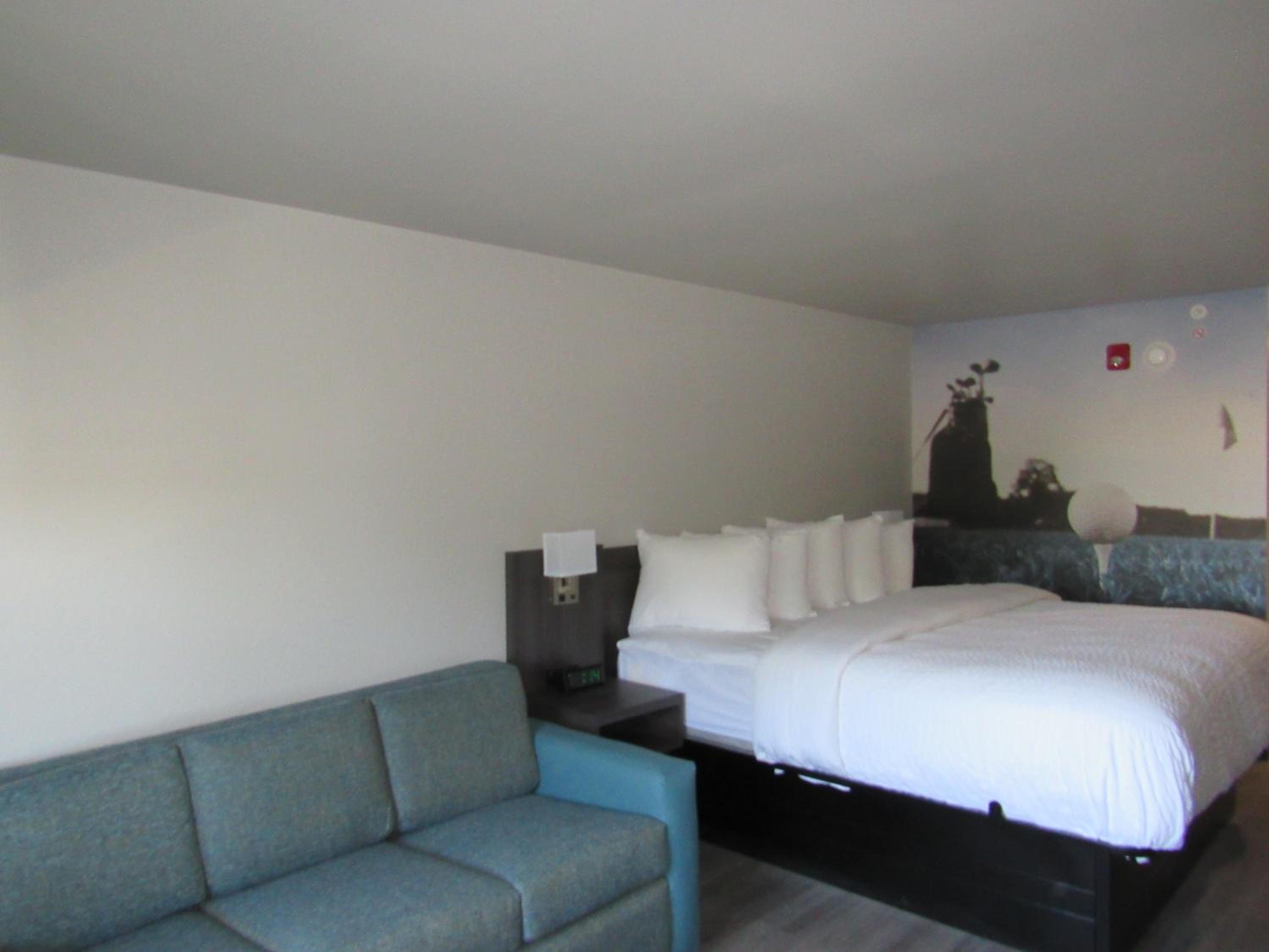 King Room - Non Smoking - Photo 4
