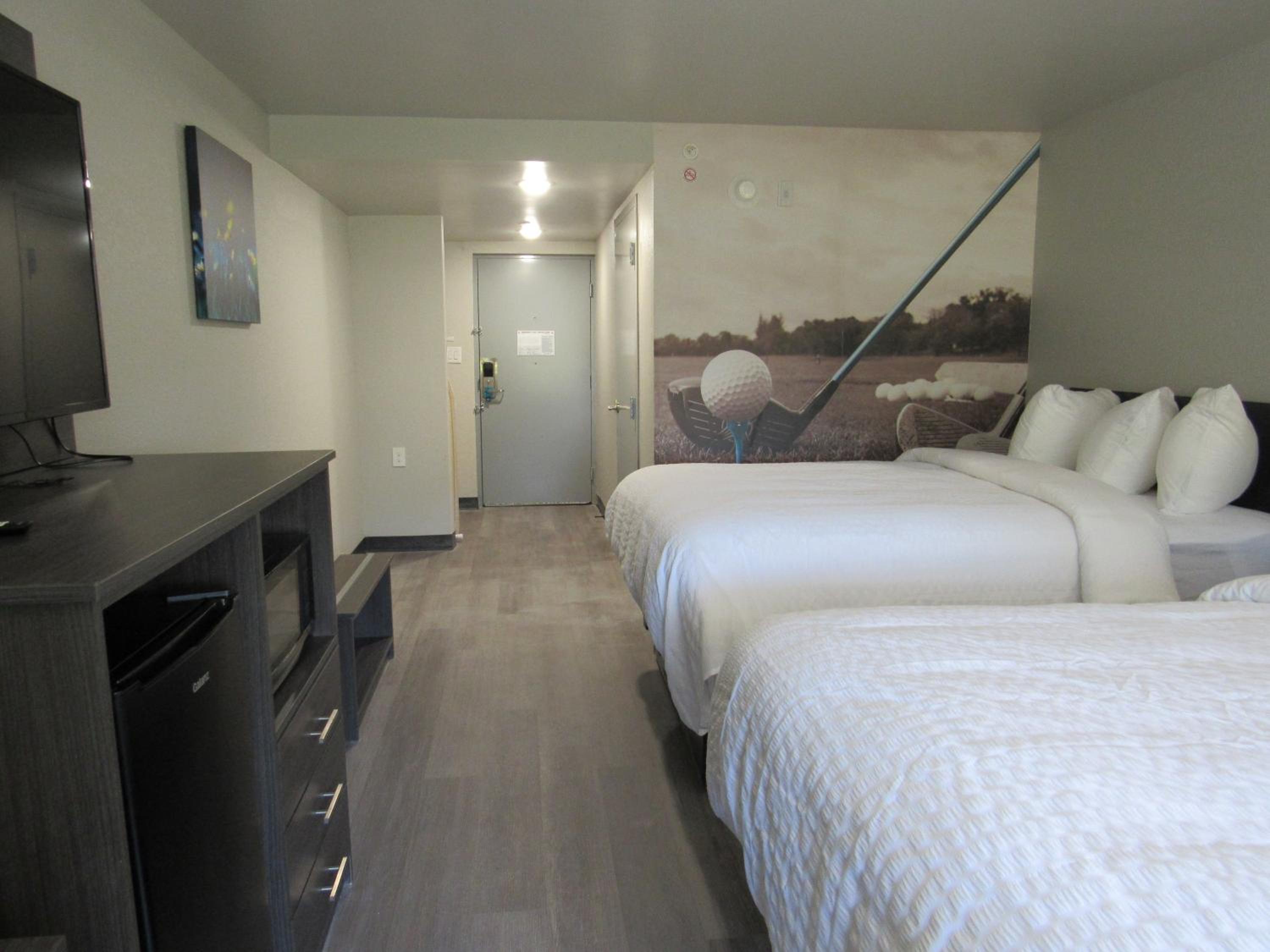 Double Room with Two Double Beds and Chair - Non-Smoking - Photo 6