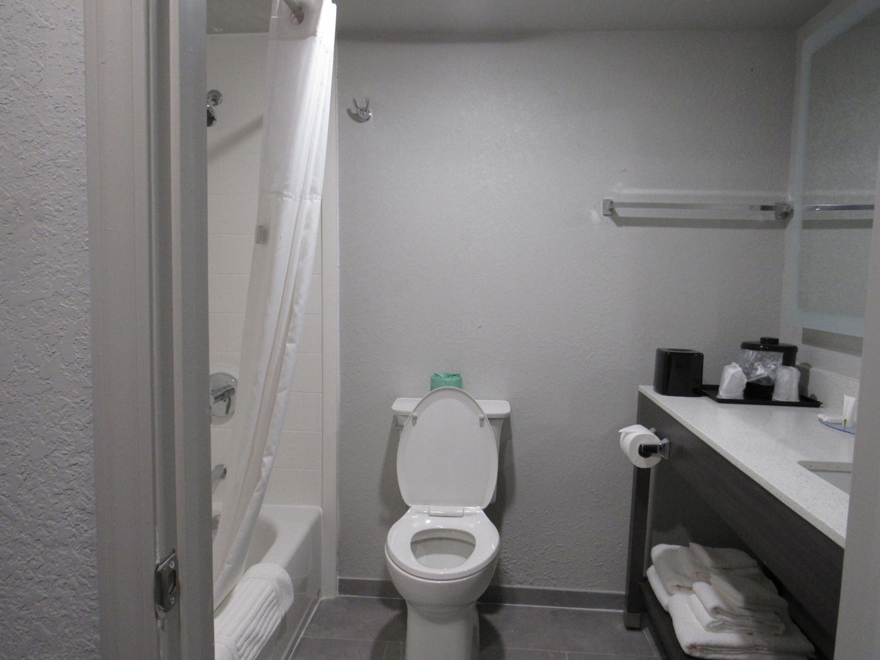 Double Room with Two Double Beds and Chair - Non-Smoking - Photo 8