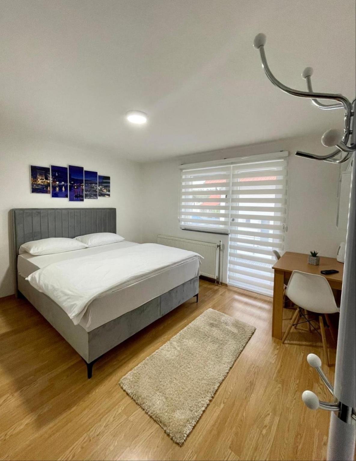 Deluxe King Room photo 1