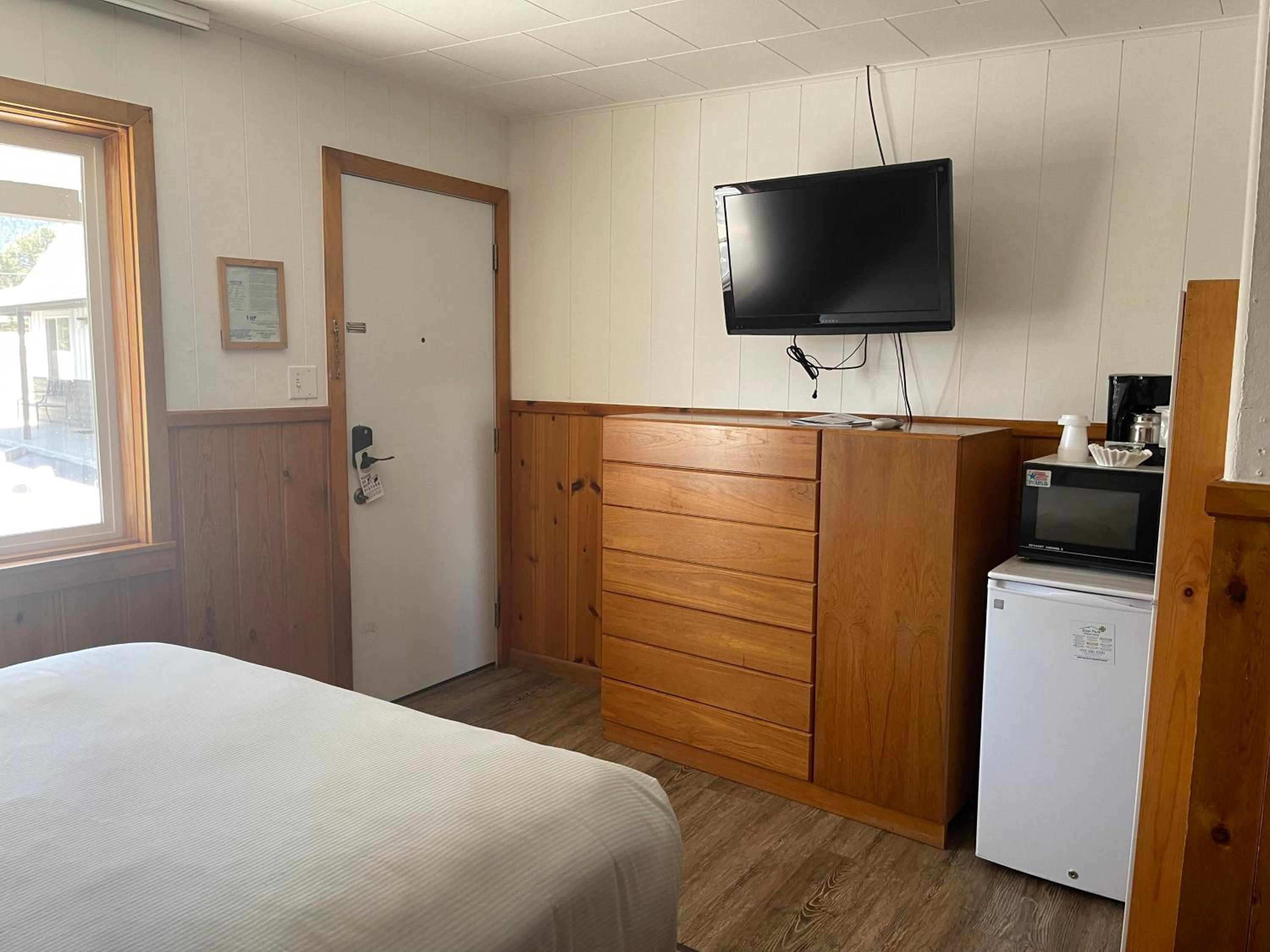 Queen Room photo 1