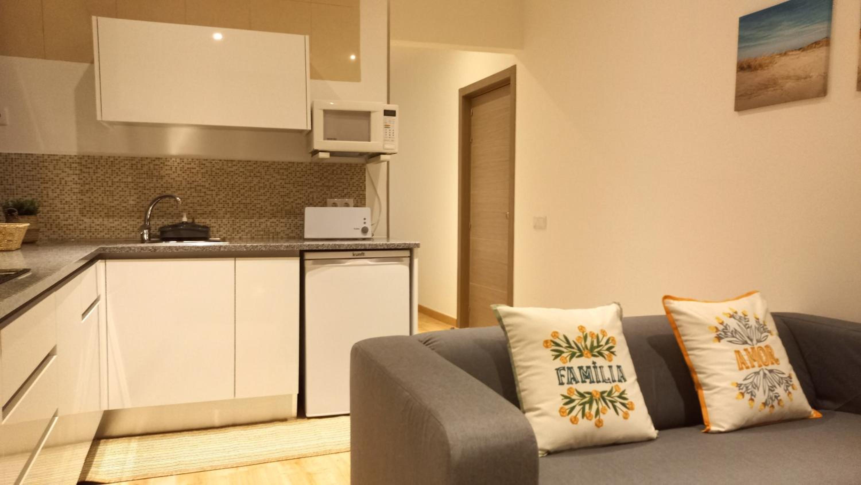 One-Bedroom House - Photo 2