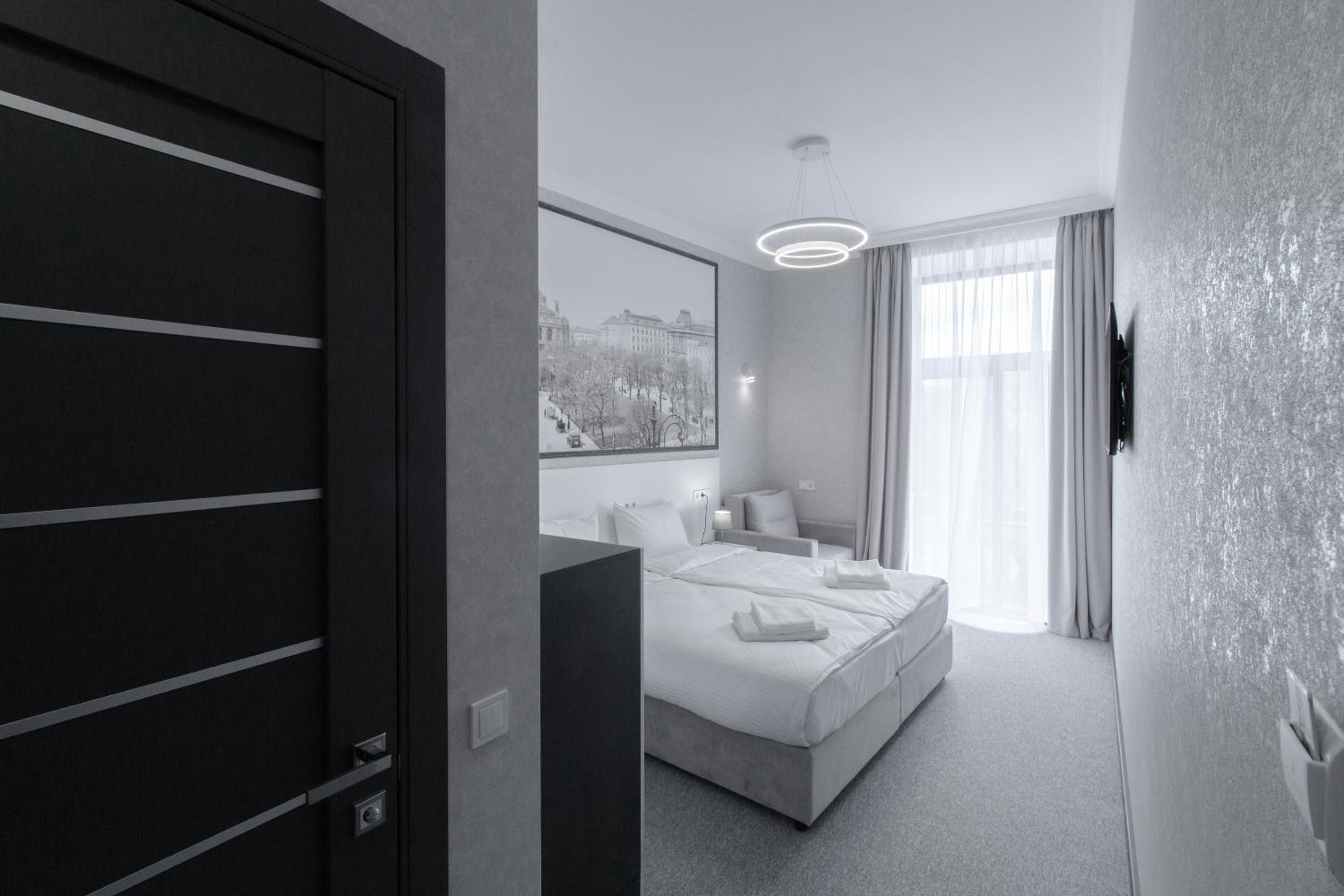 Double or Twin Room with City View photo 3