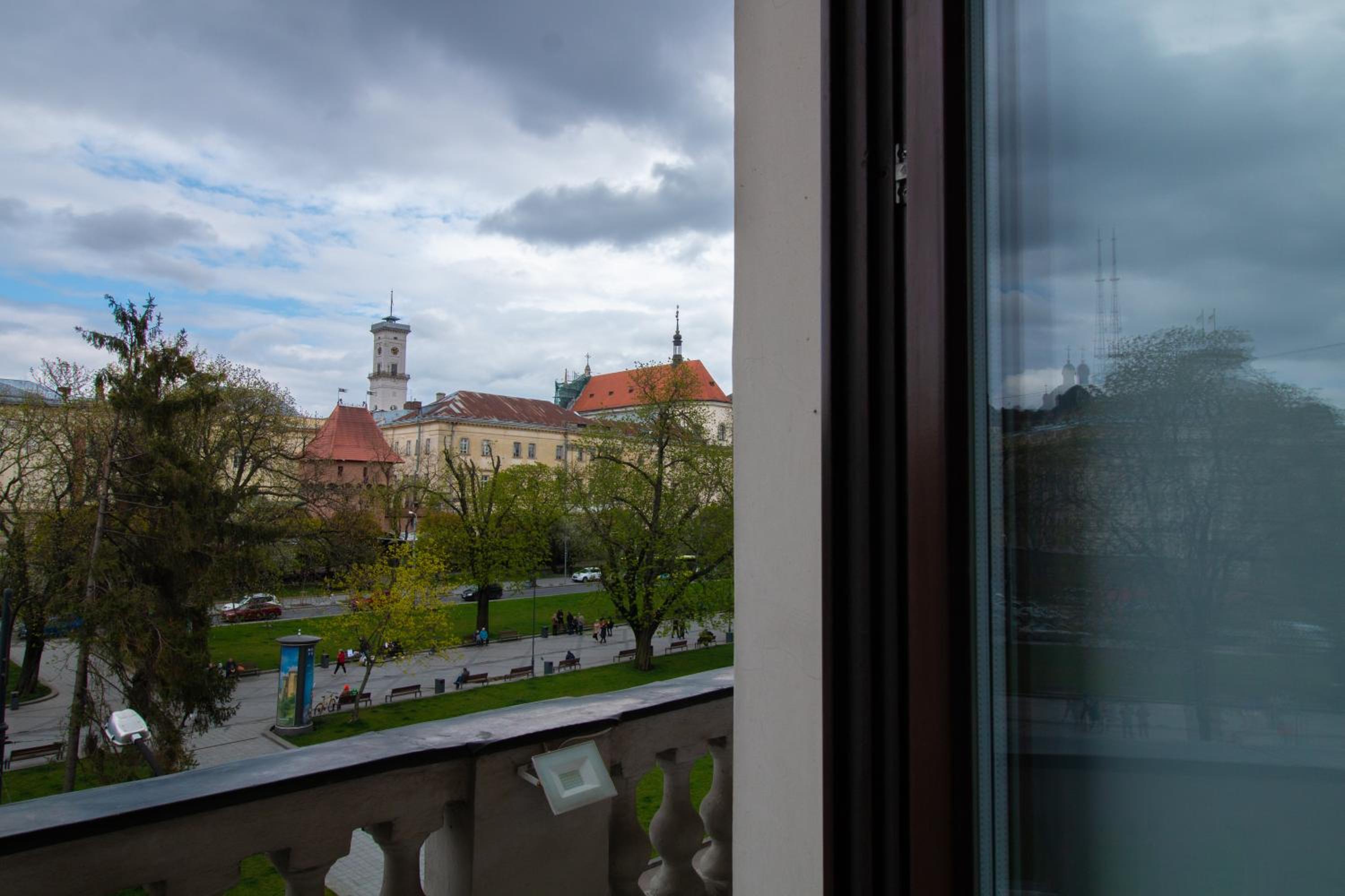 Double or Twin Room with City View photo 2