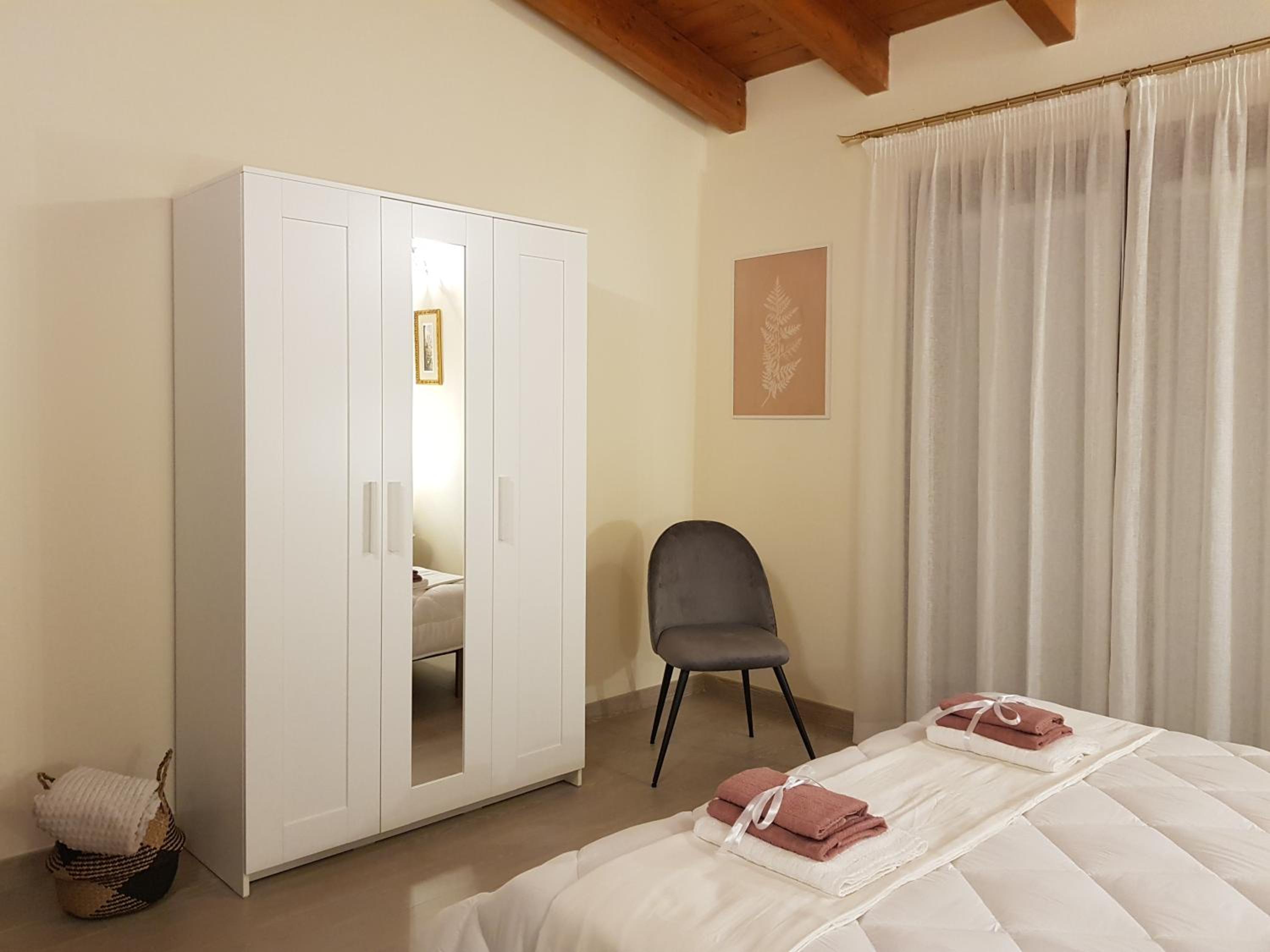 Standard Double Room - Photo 10