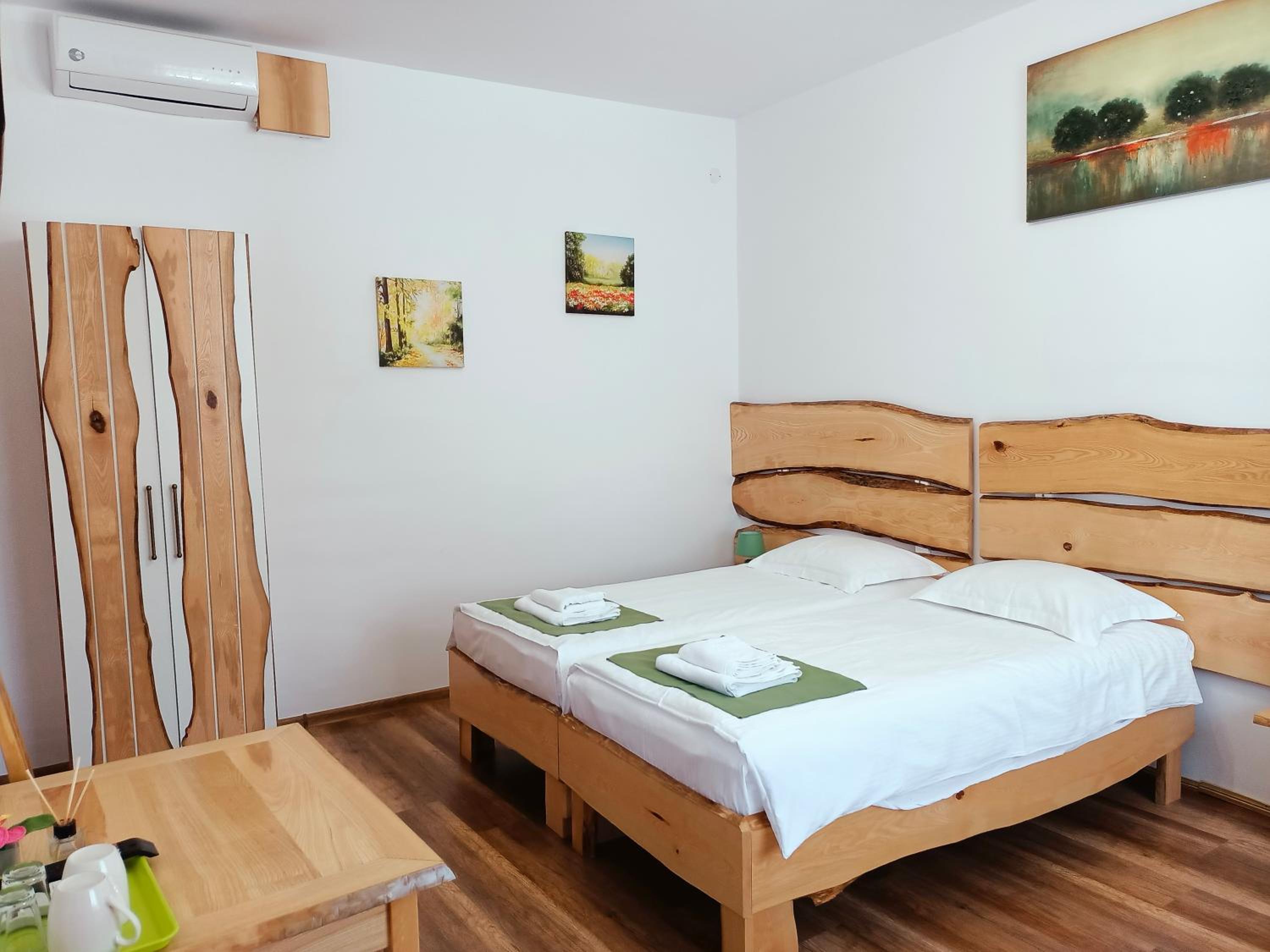 Twin Room - Photo 2