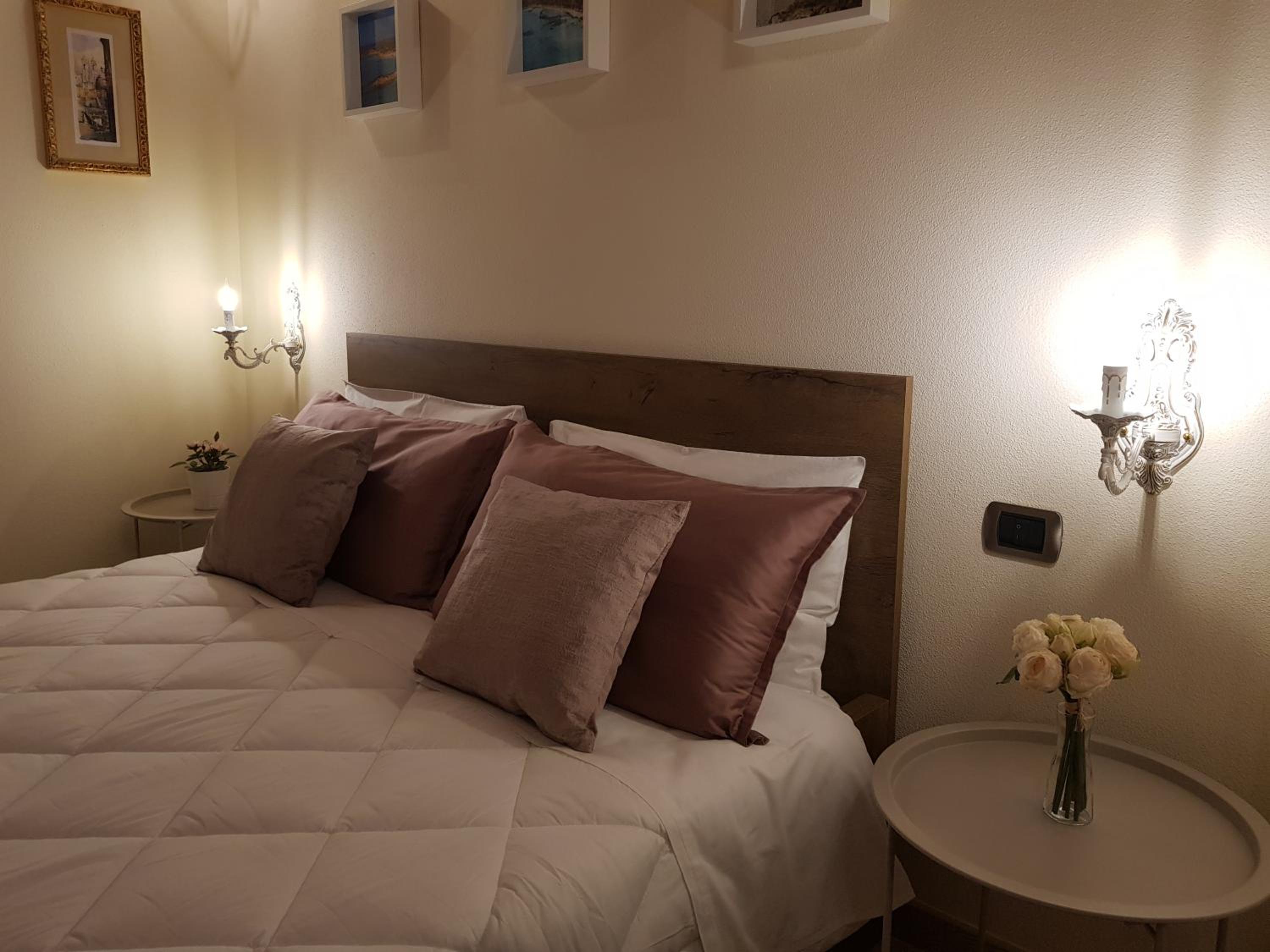 Standard Double Room - Photo 12