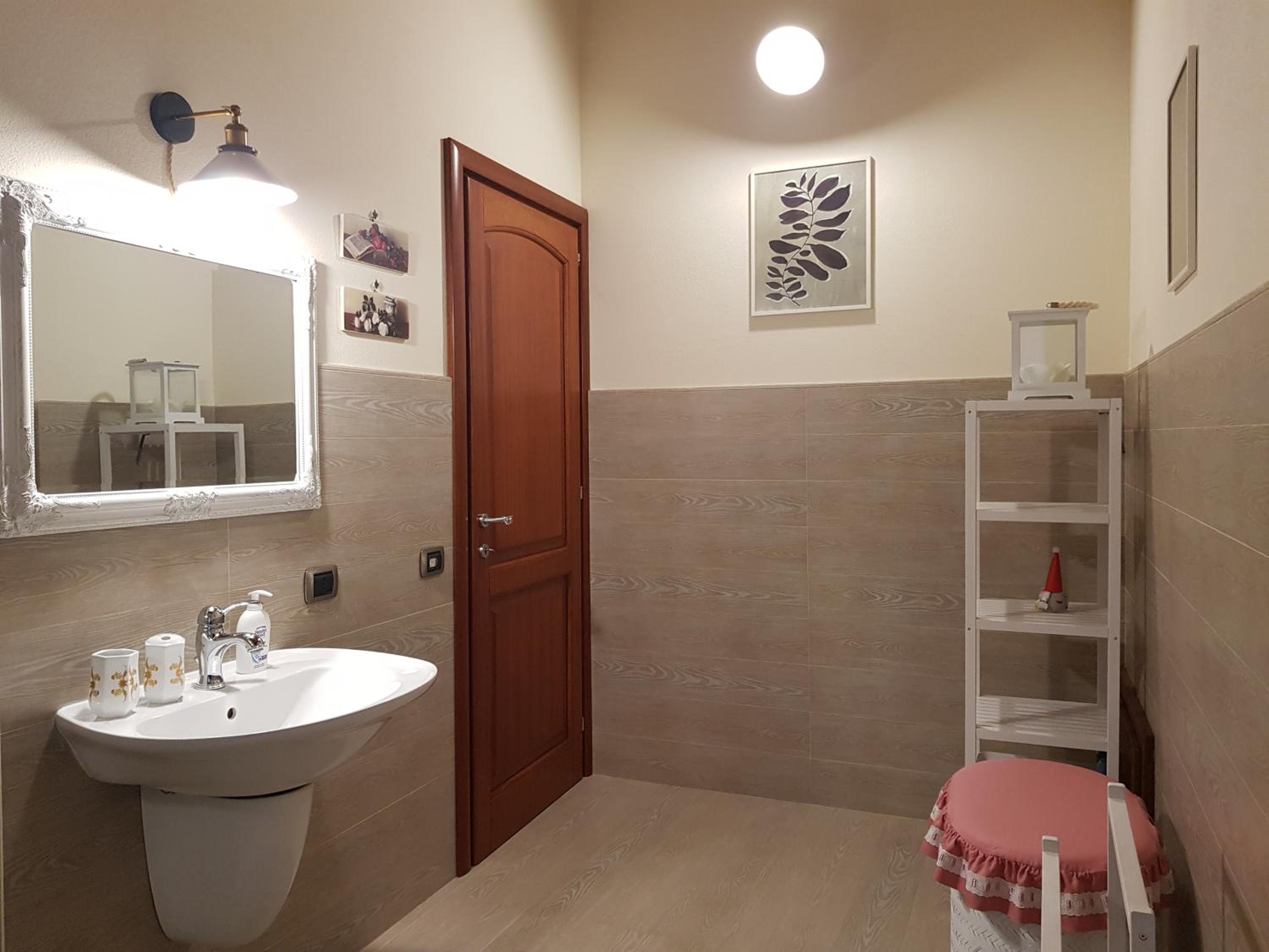 Standard Double Room - Photo 27