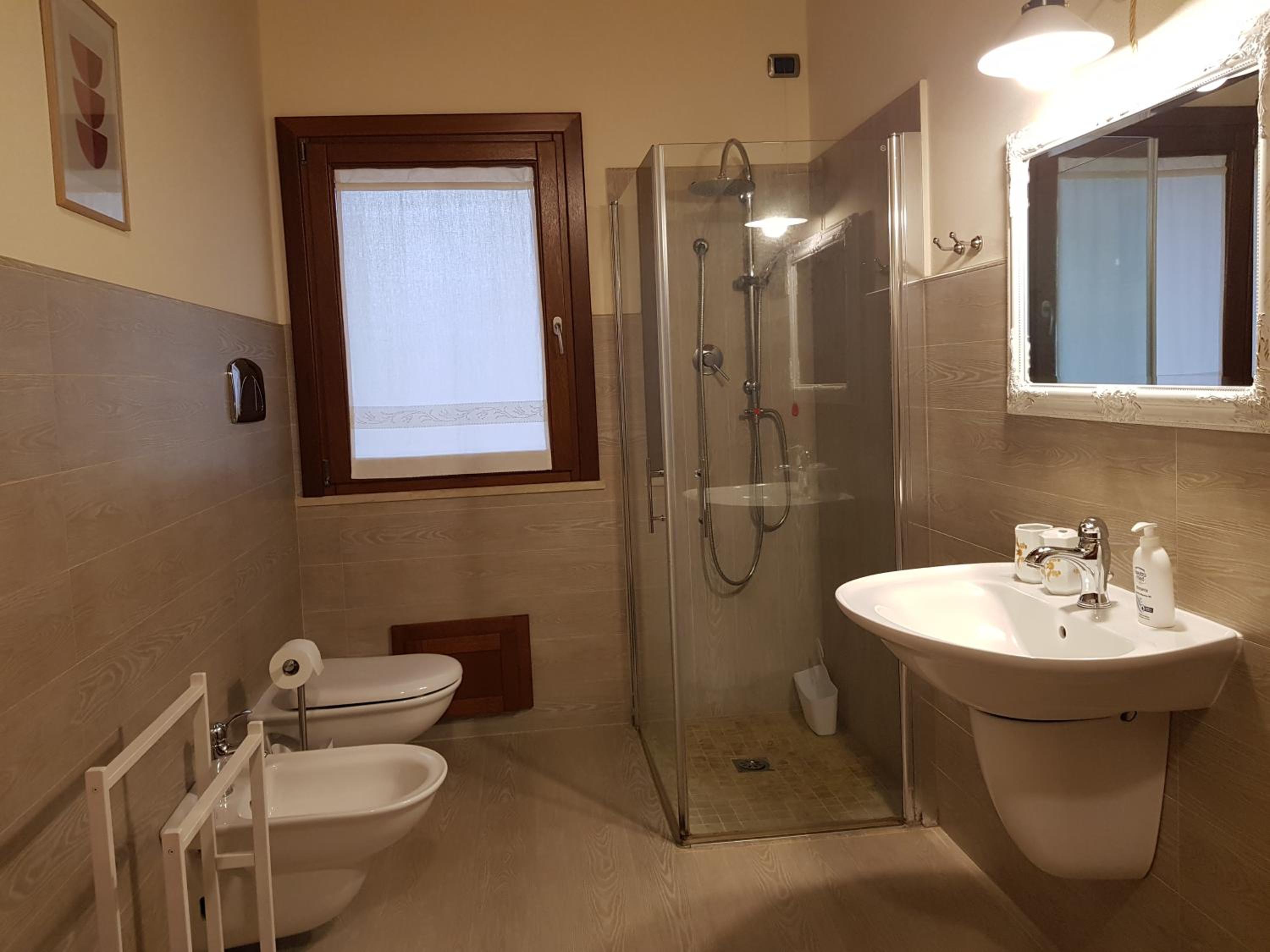 Standard Double Room - Photo 28
