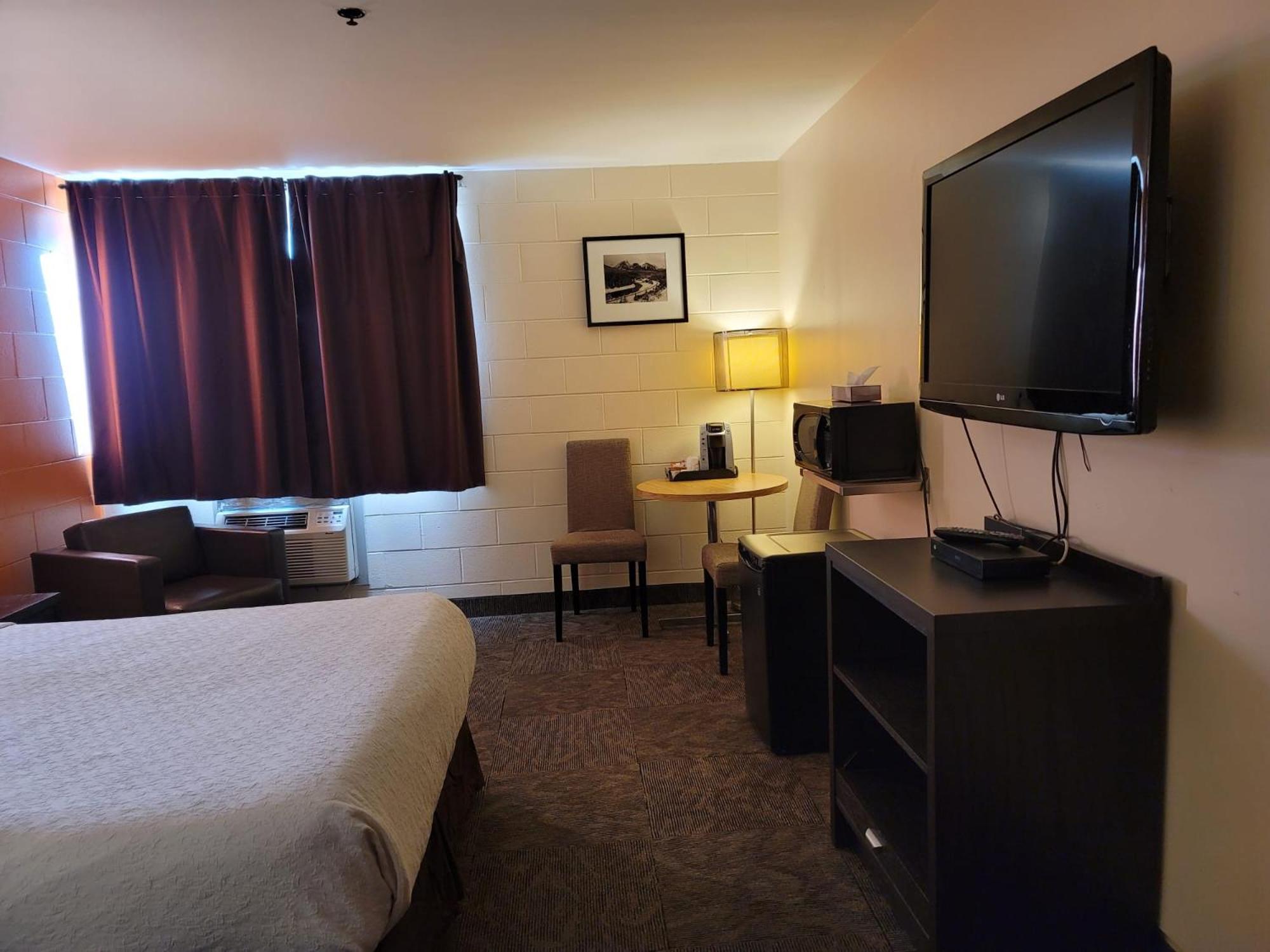Standard Queen Room - Pet Friendly - Photo 7