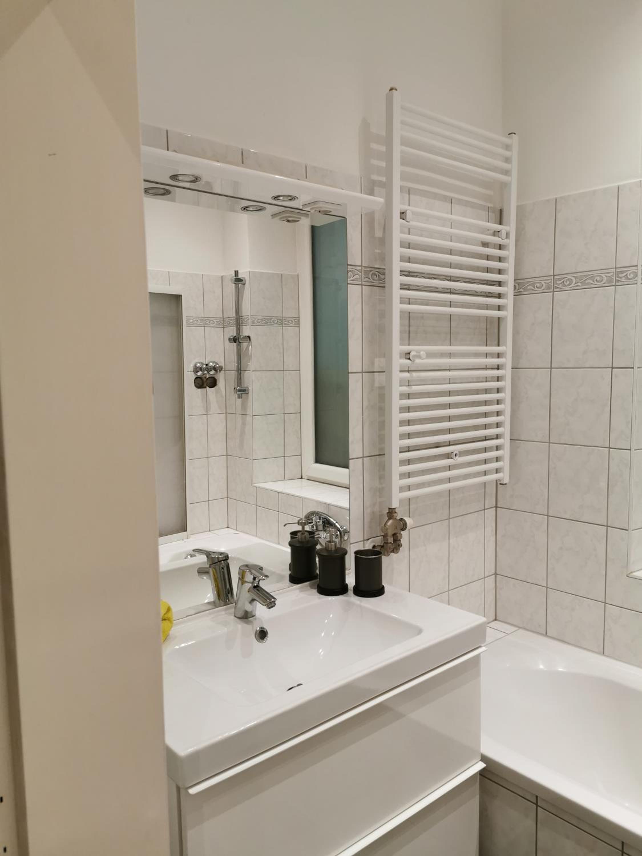 One-Bedroom Apartment - Photo 17