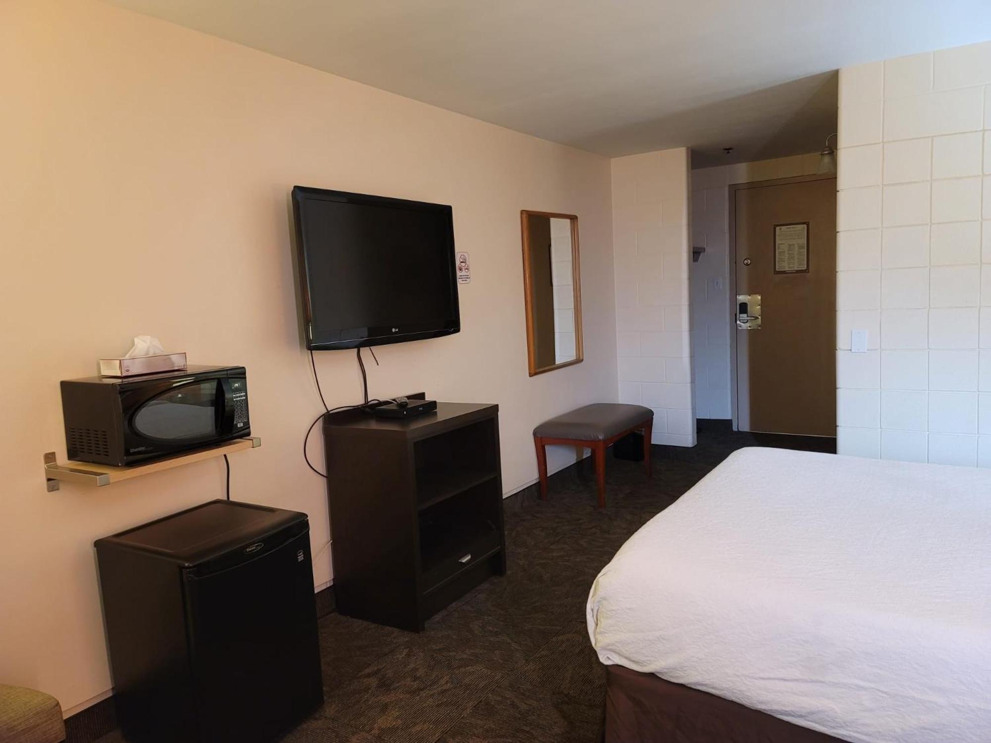 Queen Room - Non Pet Friendly - Photo 2