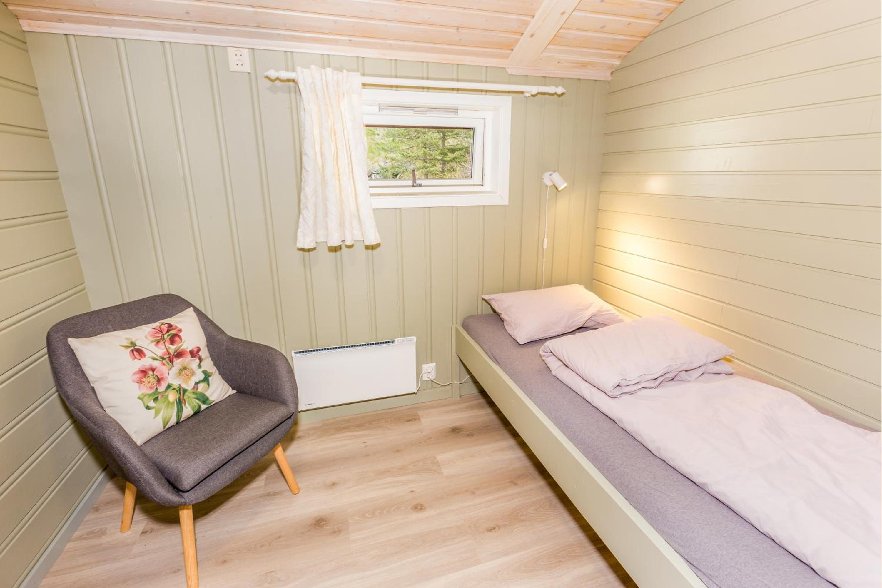 Single Room with Shared Bathroom photo 2