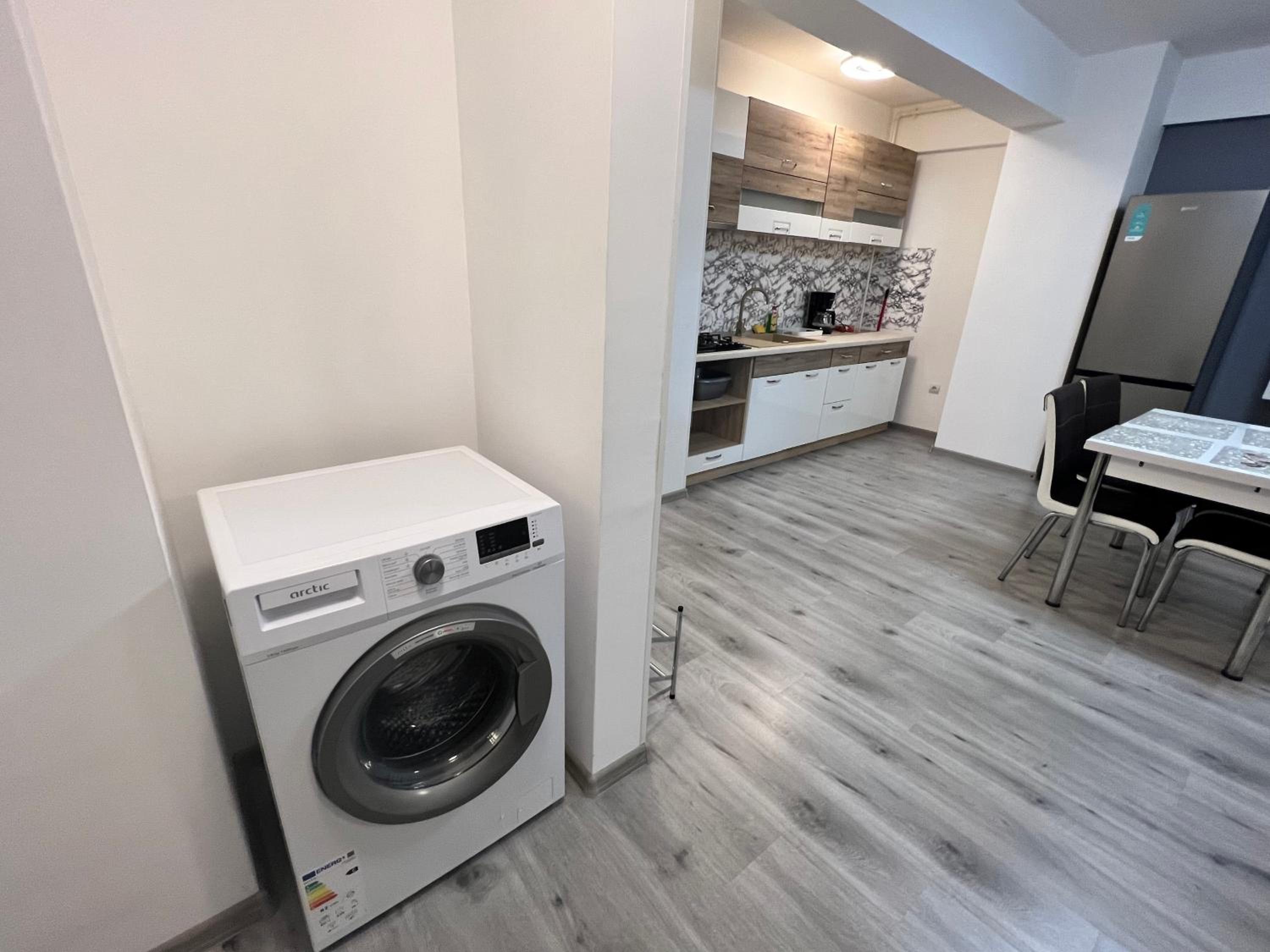 One-Bedroom Apartment - Photo 2