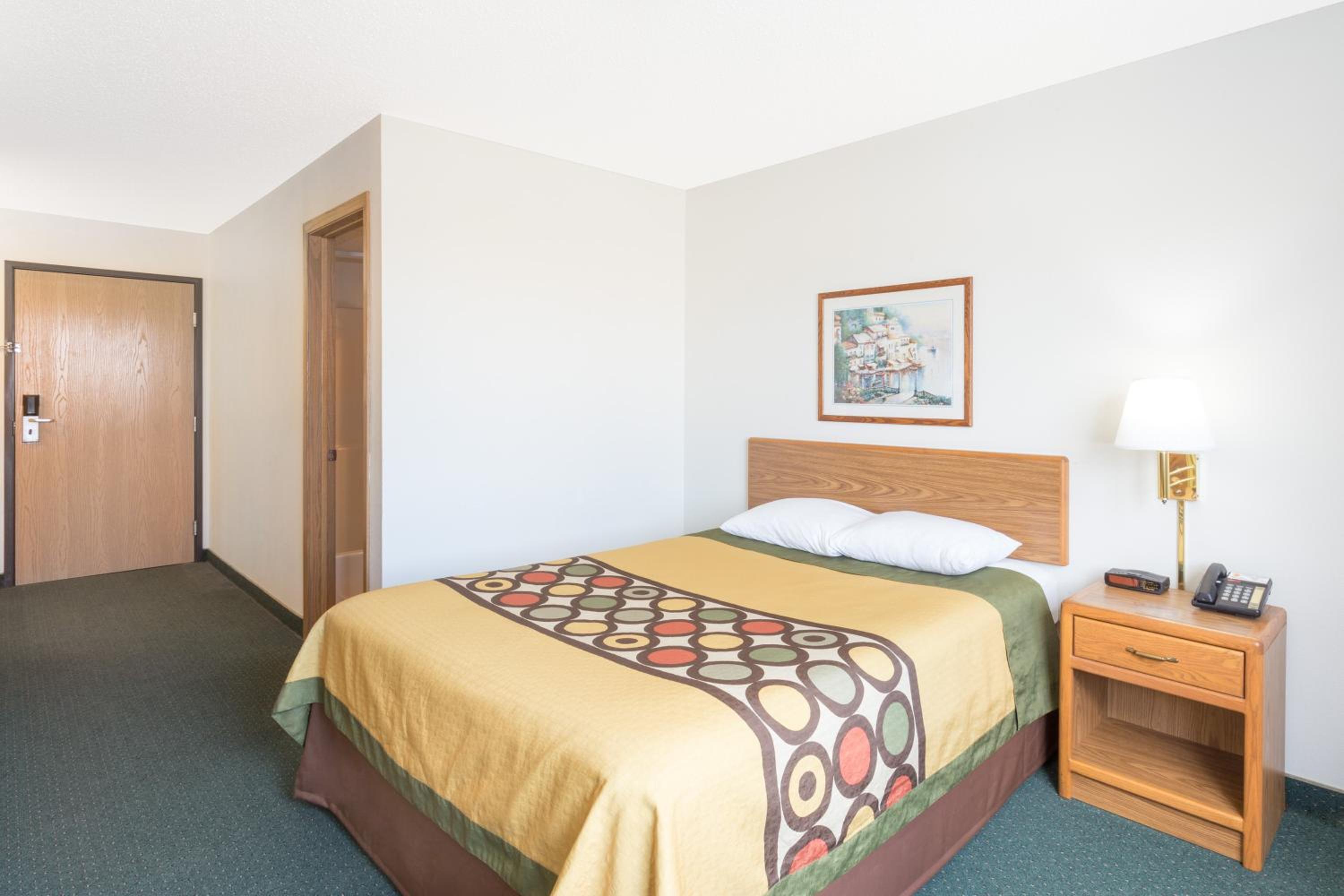 Budget Single QUEEN Room