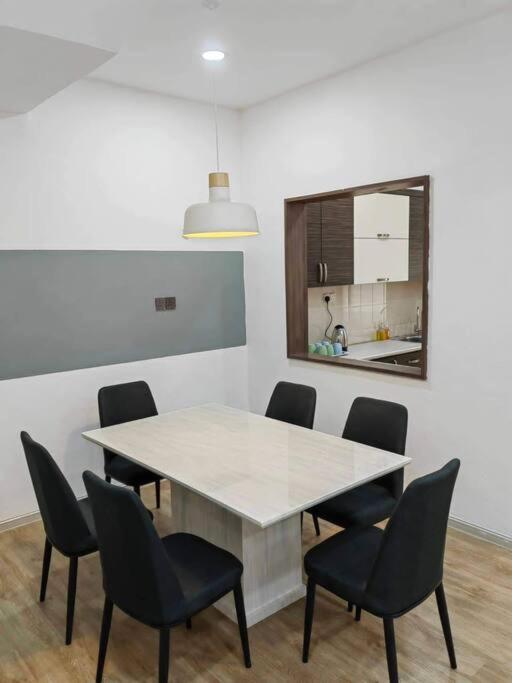 Four-Bedroom House photo 3