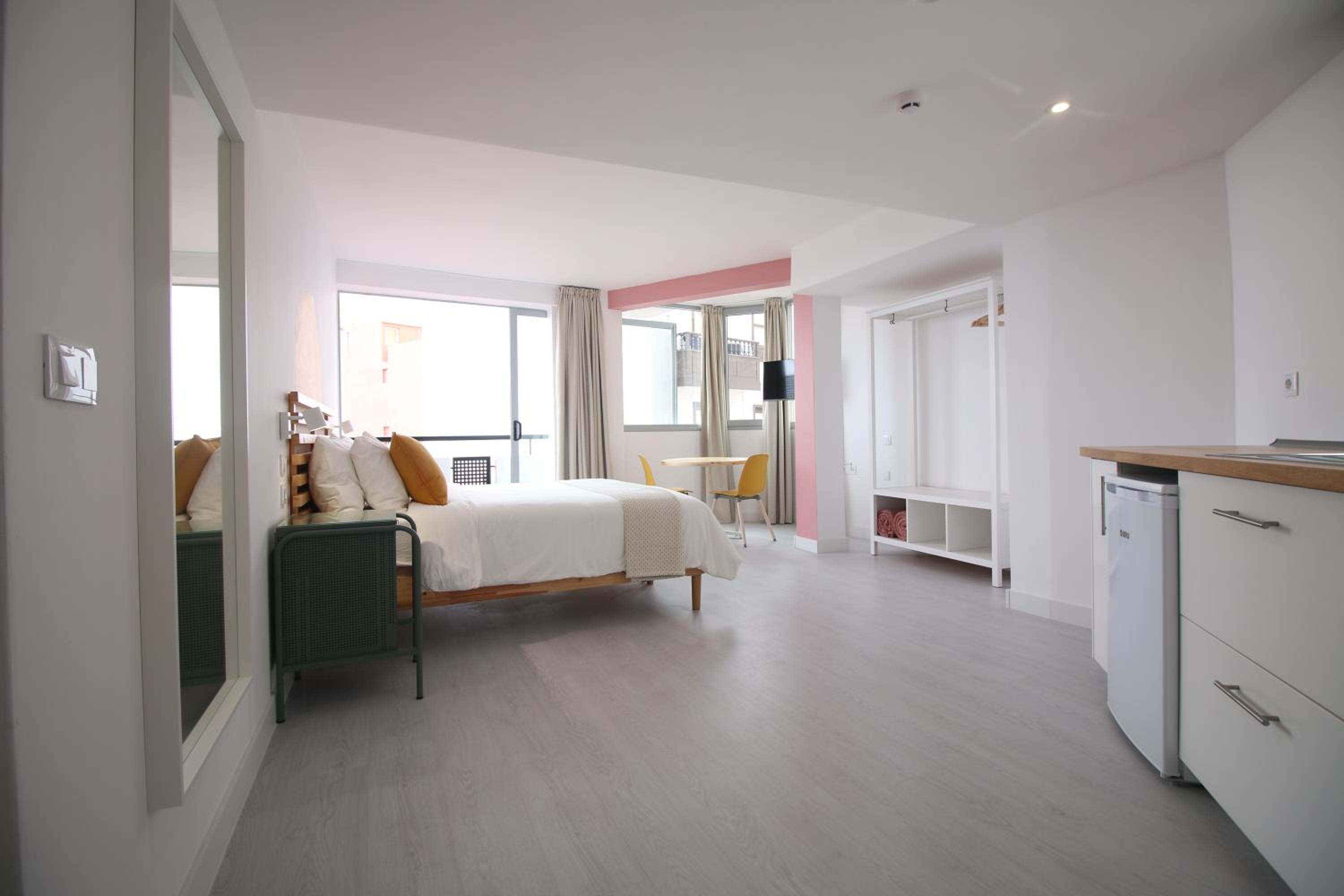 Studio with Balcony - Photo 1