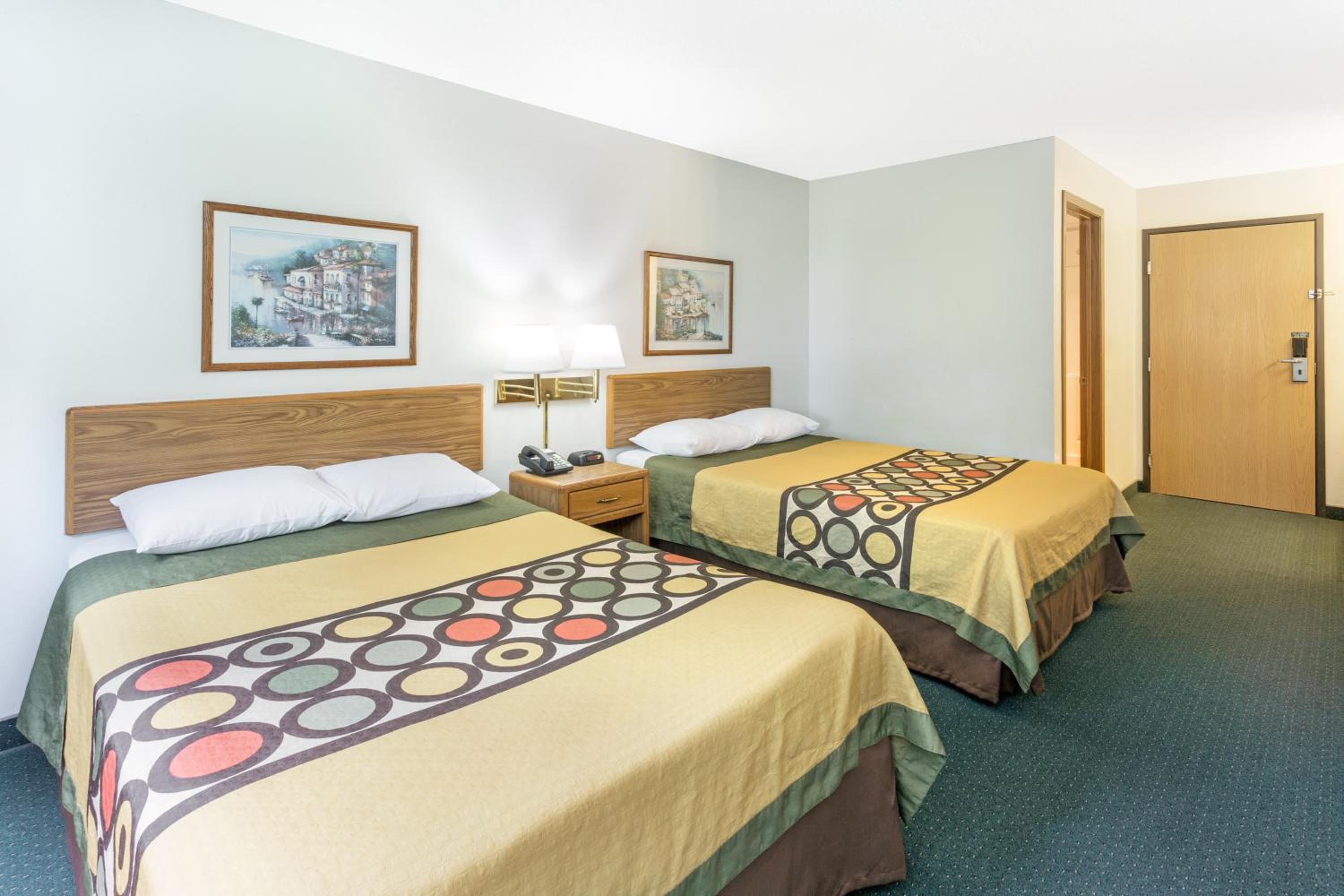 Double Room With Two Double Beds - Smoking photo 2