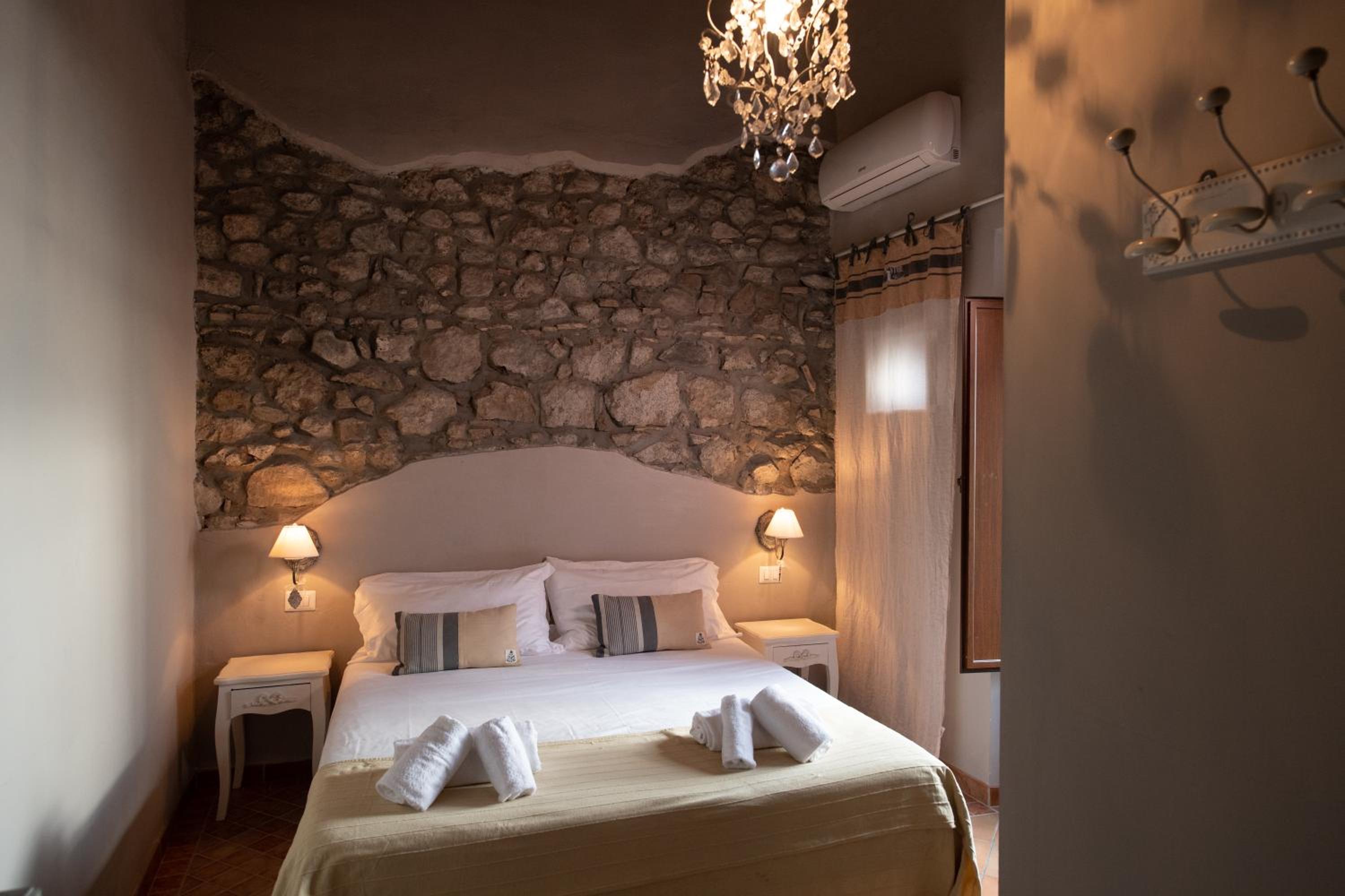 Suite with Balcony and Lake View - Split Level photo 3