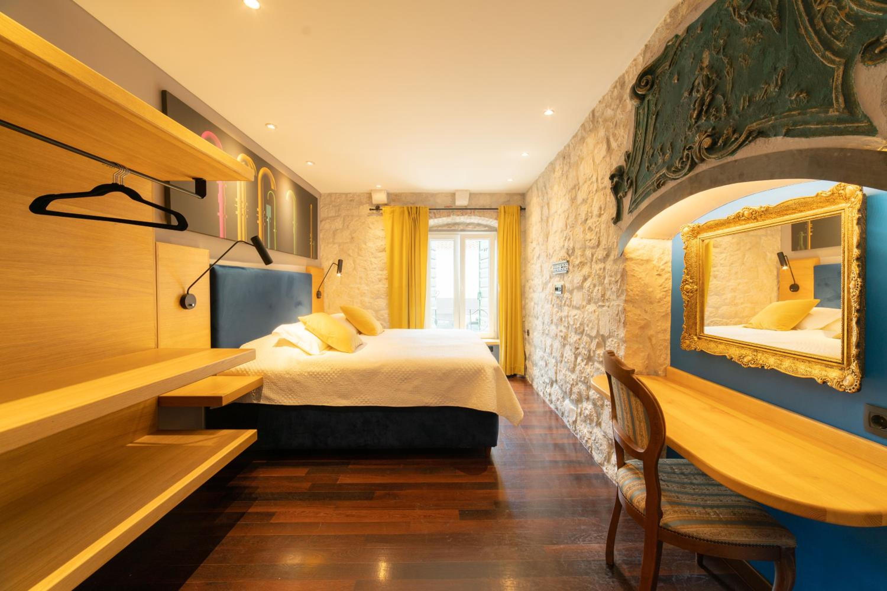 Deluxe Double Room - Photo 14