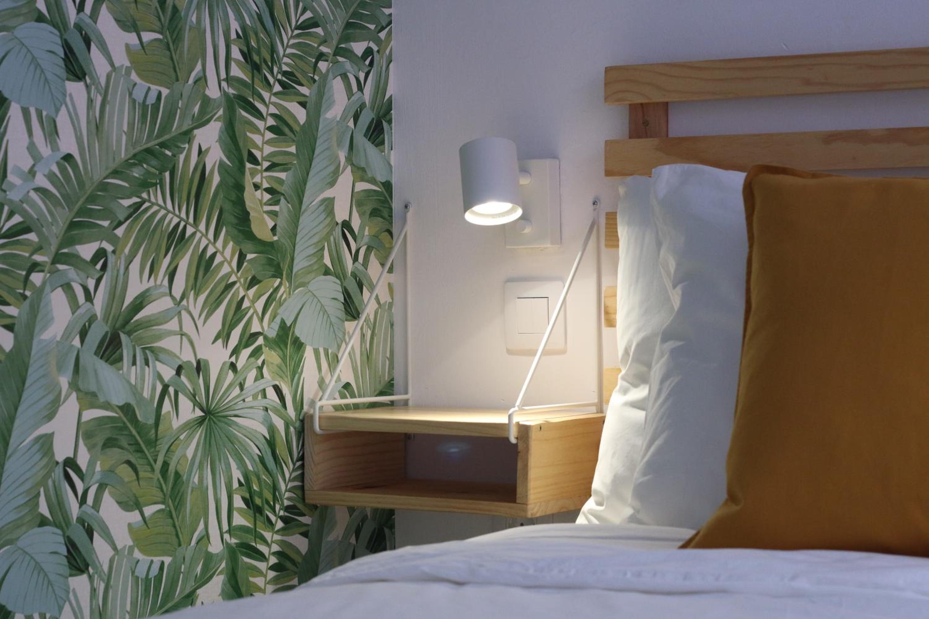 Double Room with Balcony - Photo 2