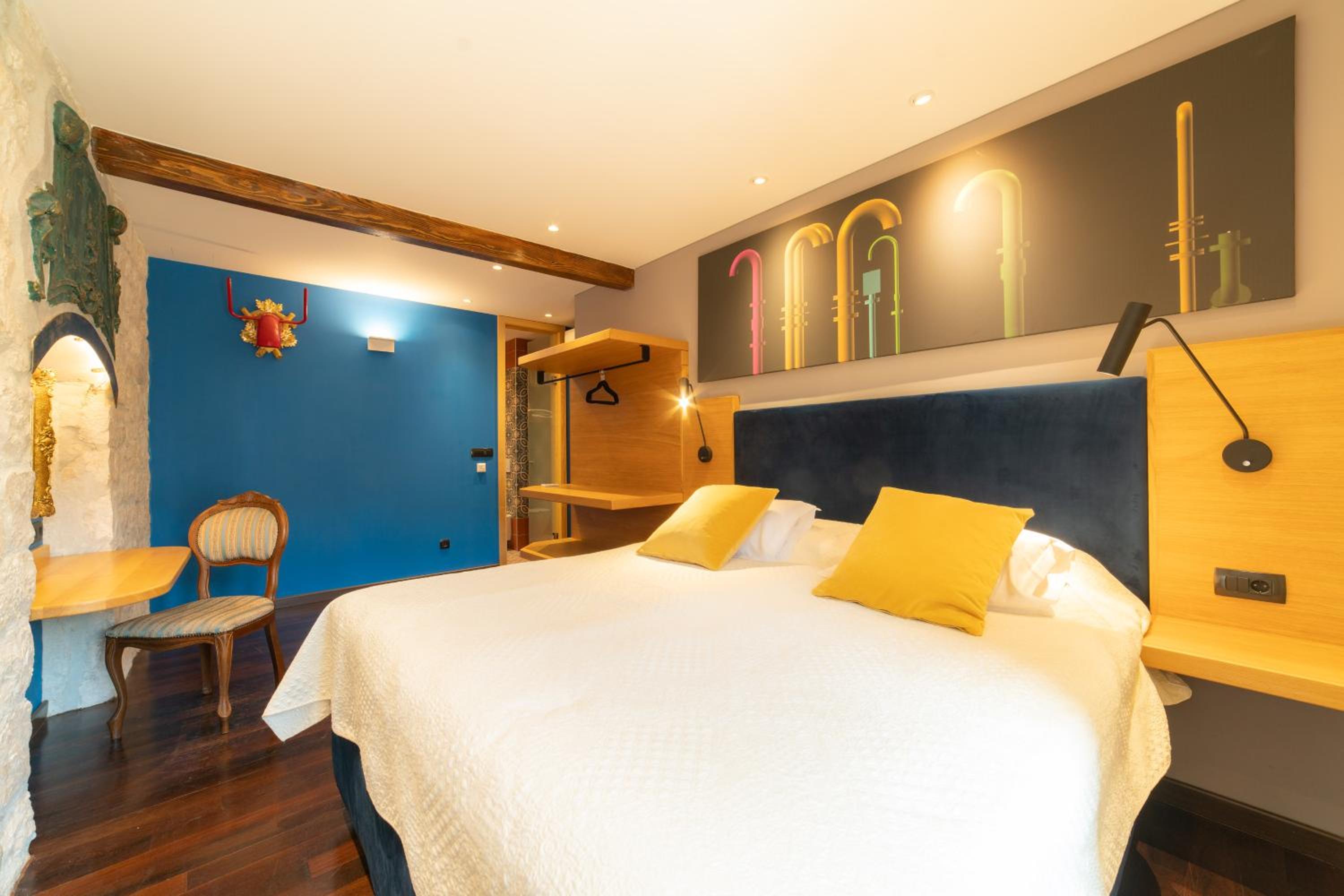 Deluxe Double Room - Photo 23