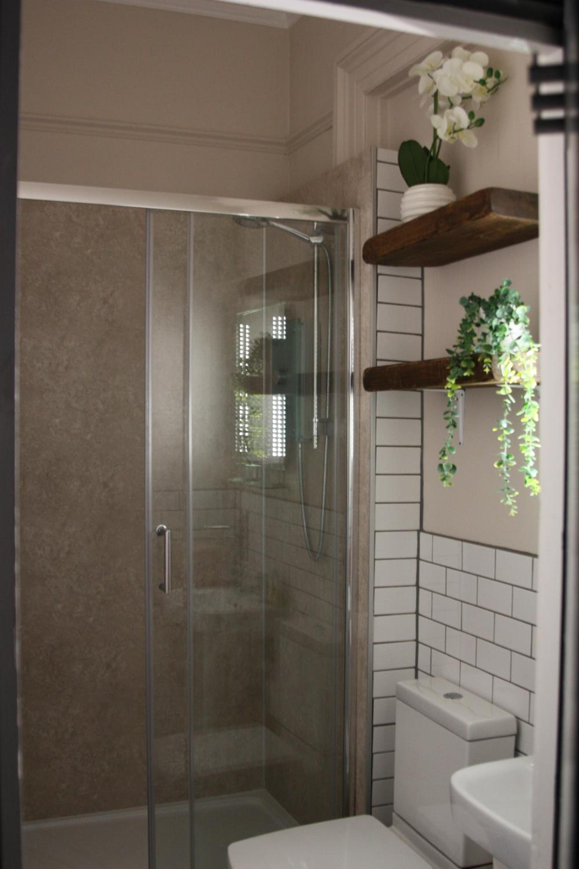 One-Bedroom Apartment - Photo 12