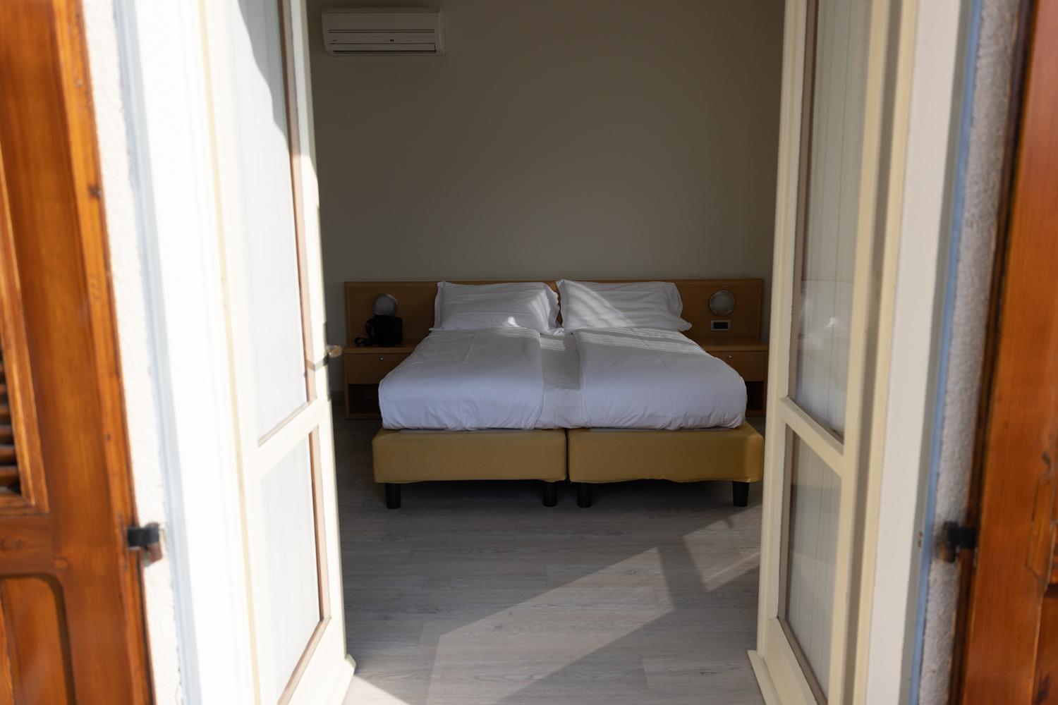 Double or Twin Room with Lake View
