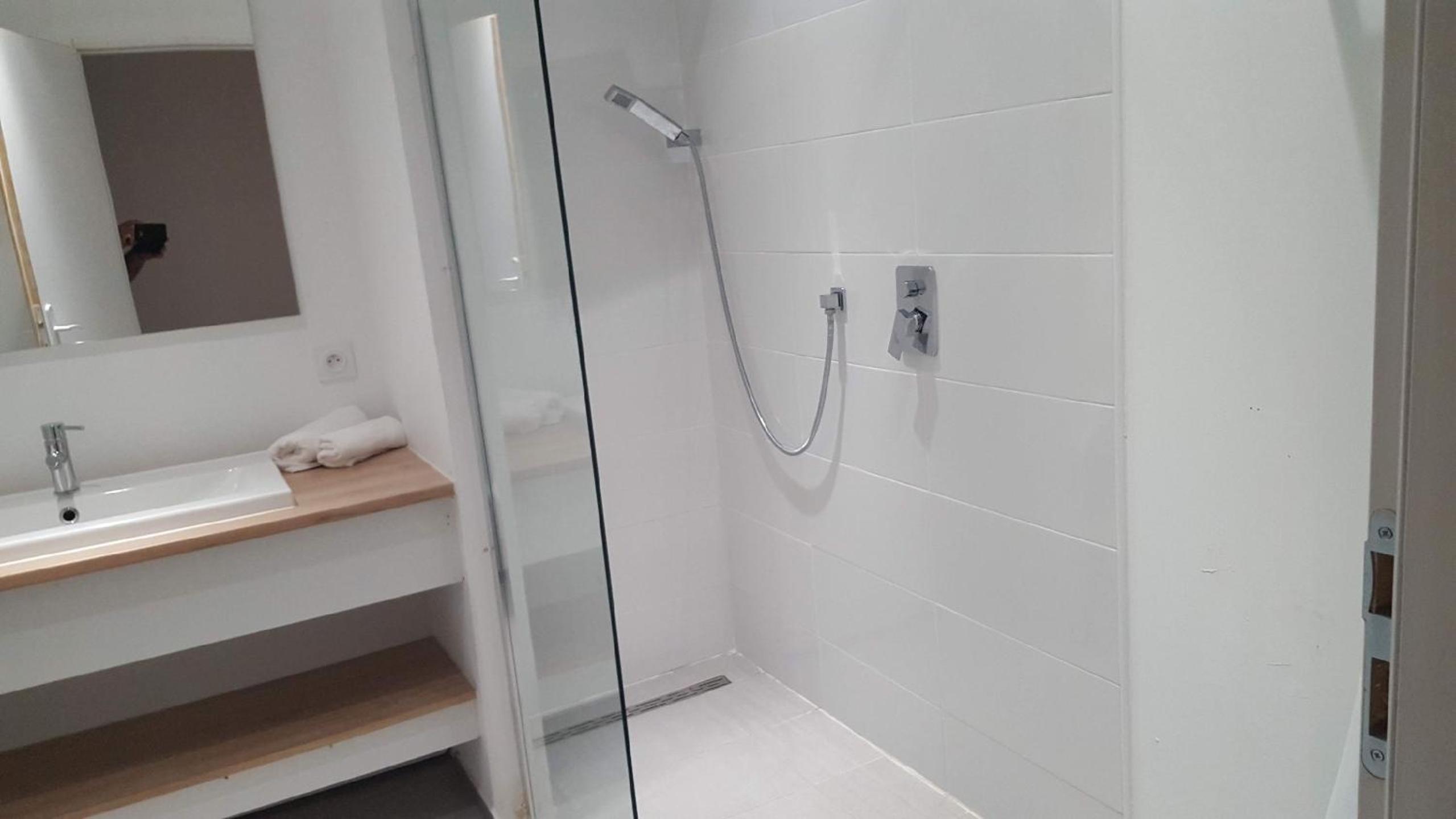 Double or Twin Room - Disability Access - Photo 3