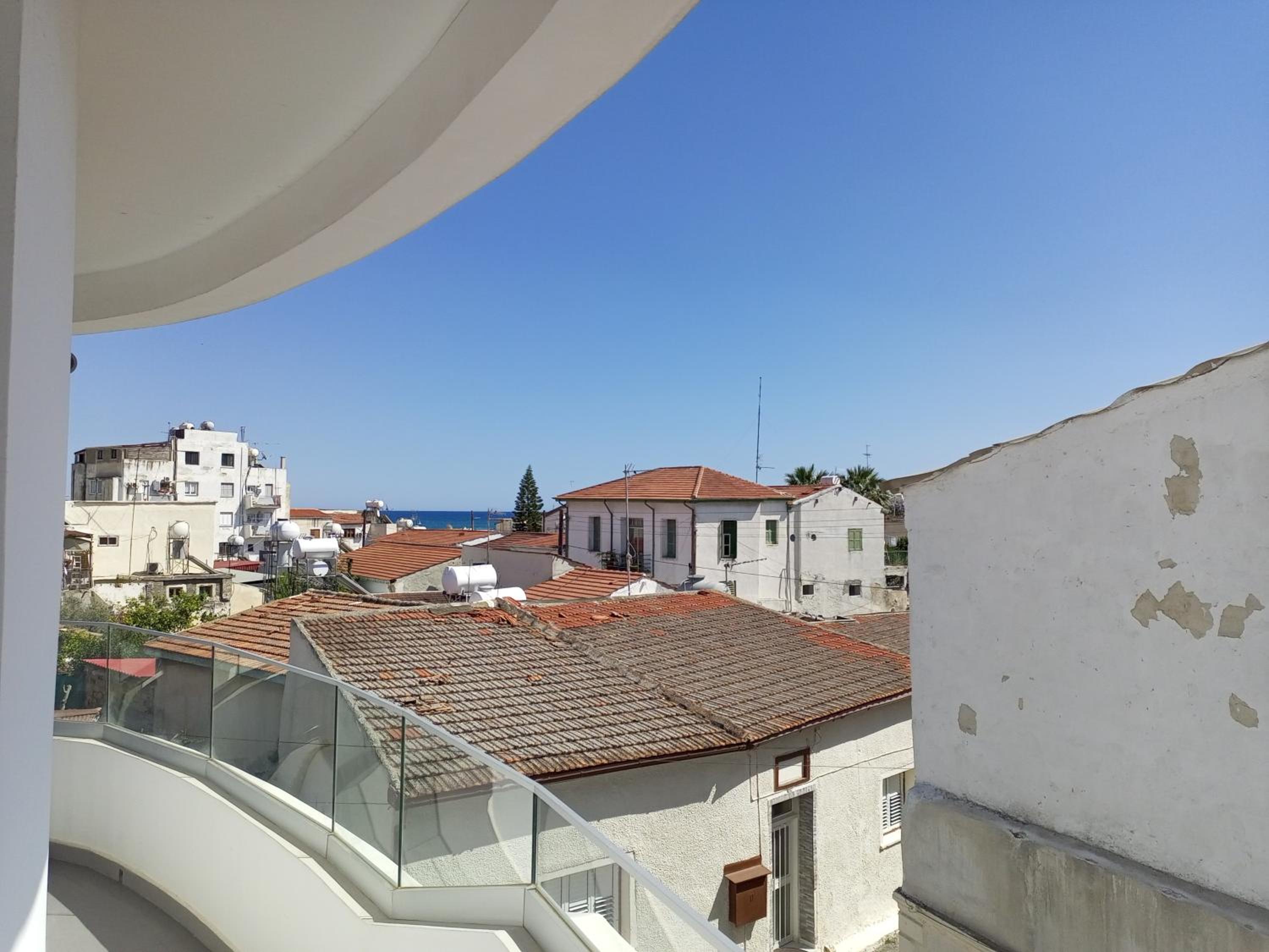Studio with Balcony - Photo 6
