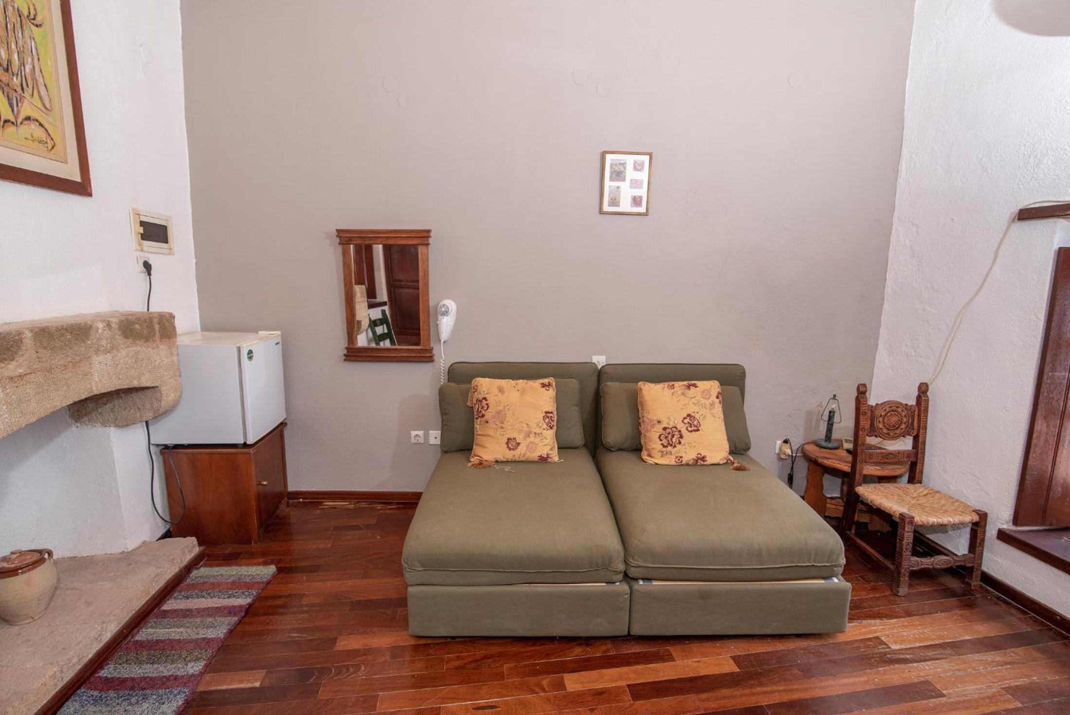 Superior Family Room photo 2