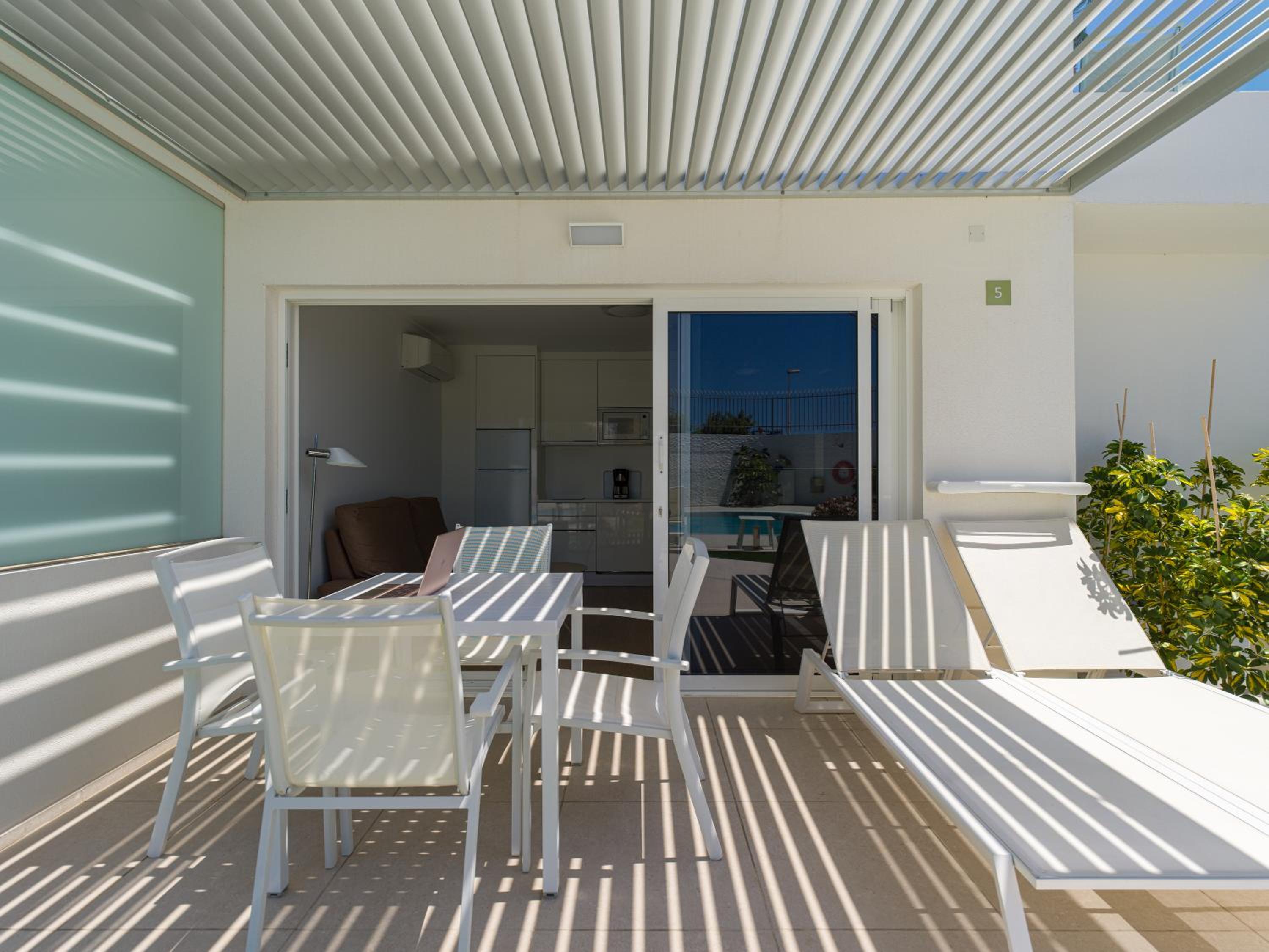 Apartment with Pool View  photo 3